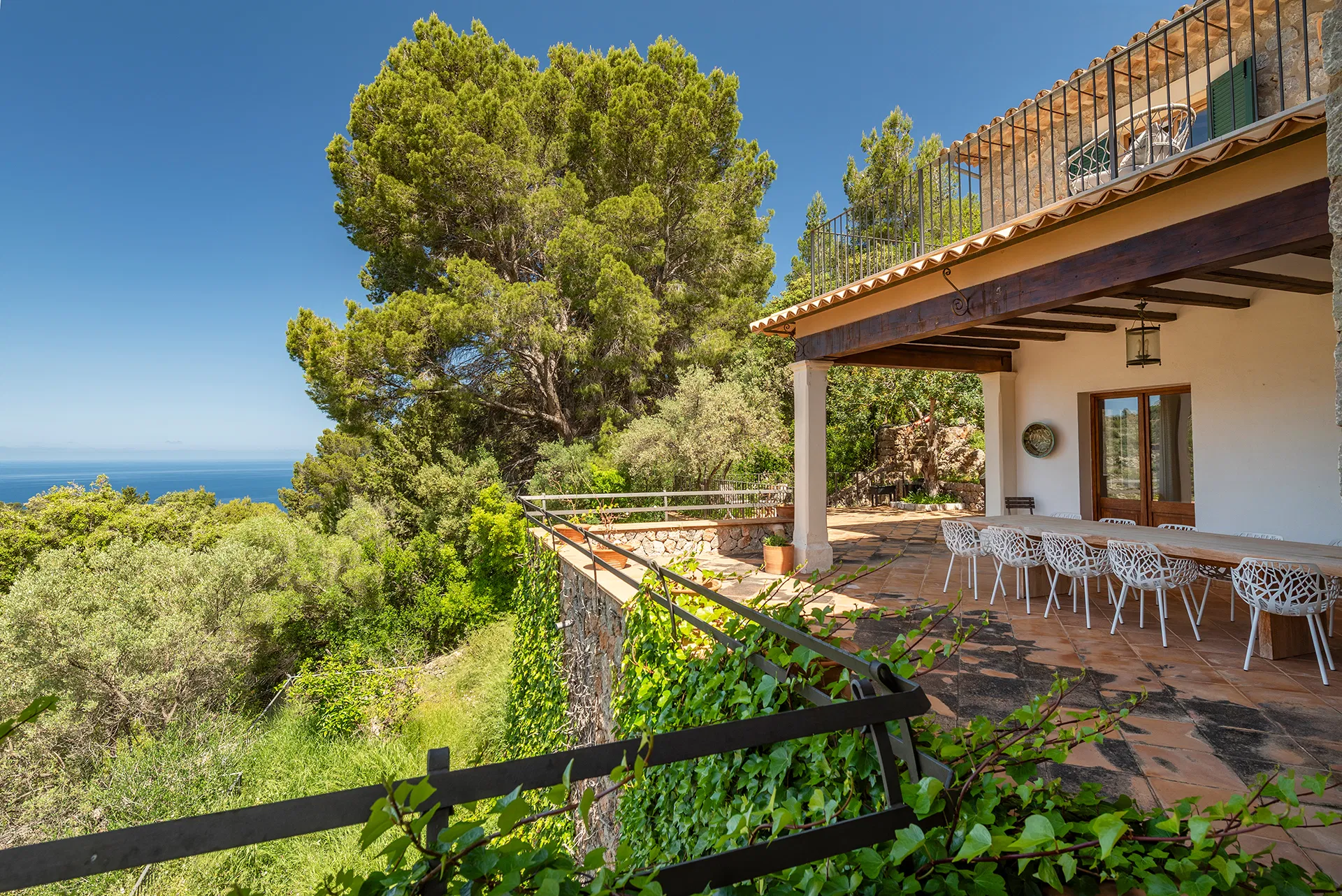 Exceptional villa with guest house and panoramic views-11