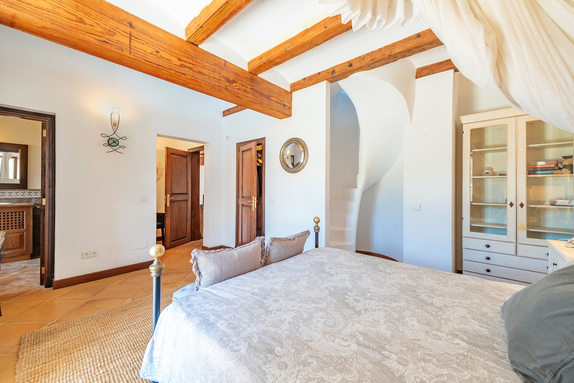 Exceptional villa with guest house and panoramic views-25