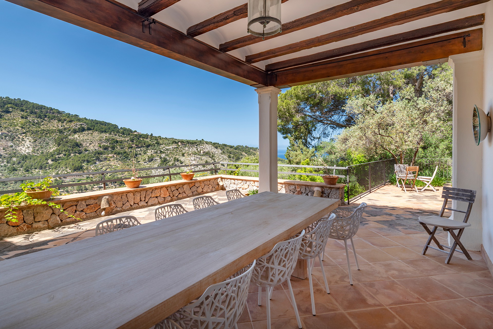 Exceptional villa with guest house and panoramic views-12