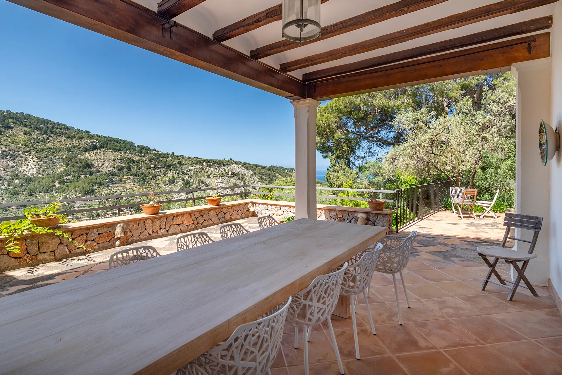 Exceptional villa with guest house and panoramic views-12