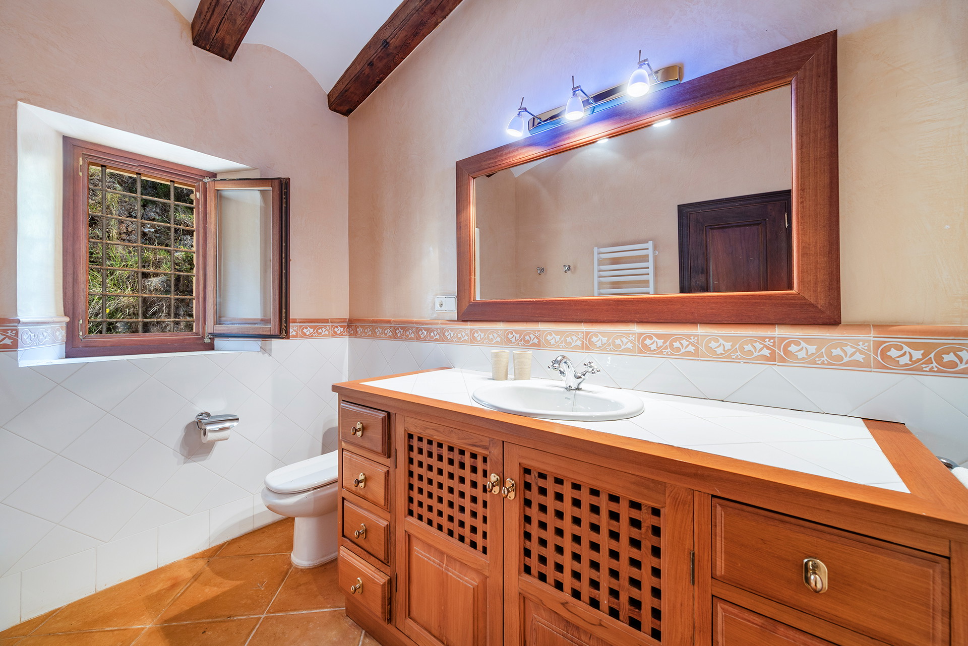 Exceptional villa with guest house and panoramic views-33
