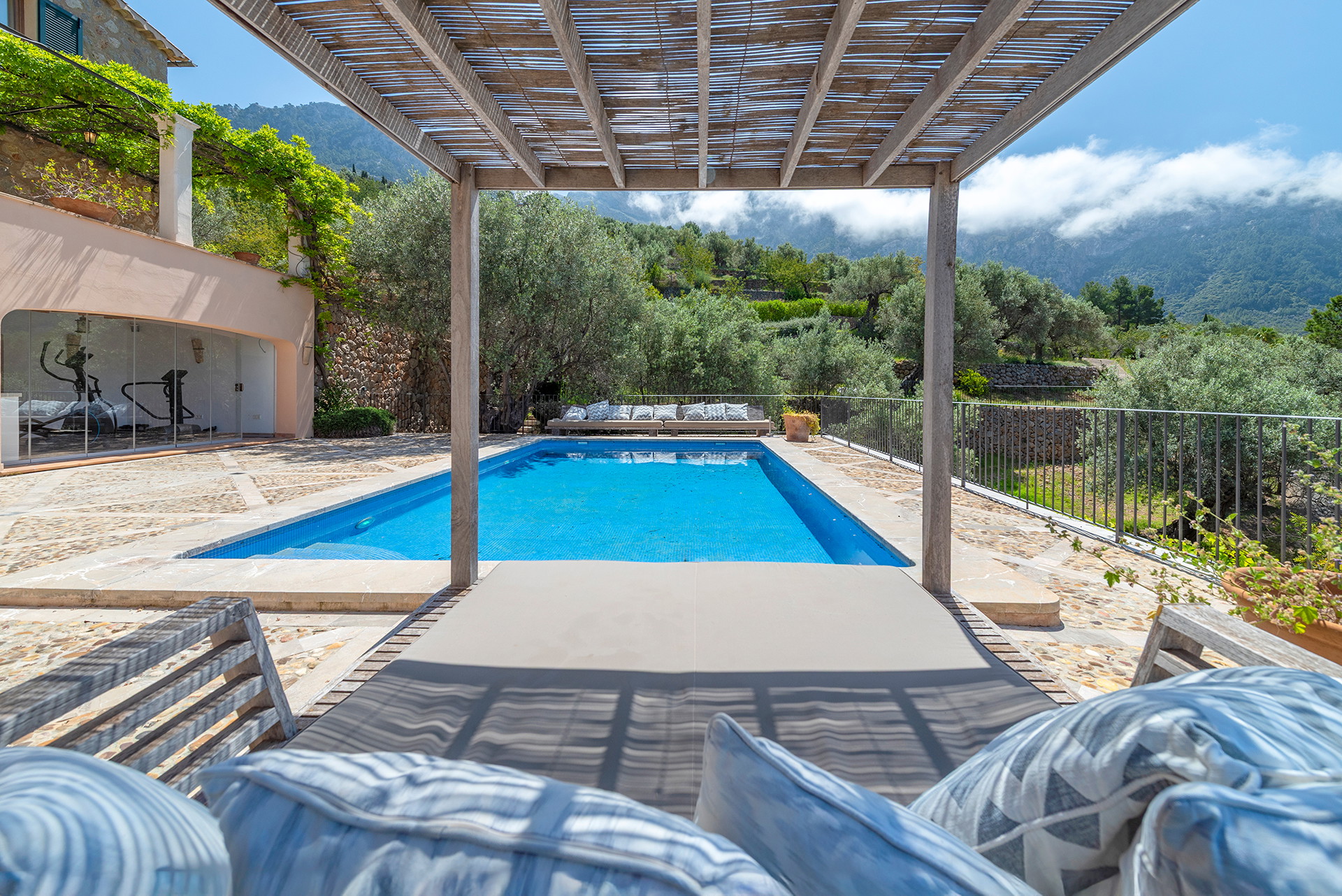 Exceptional villa with guest house and panoramic views-48