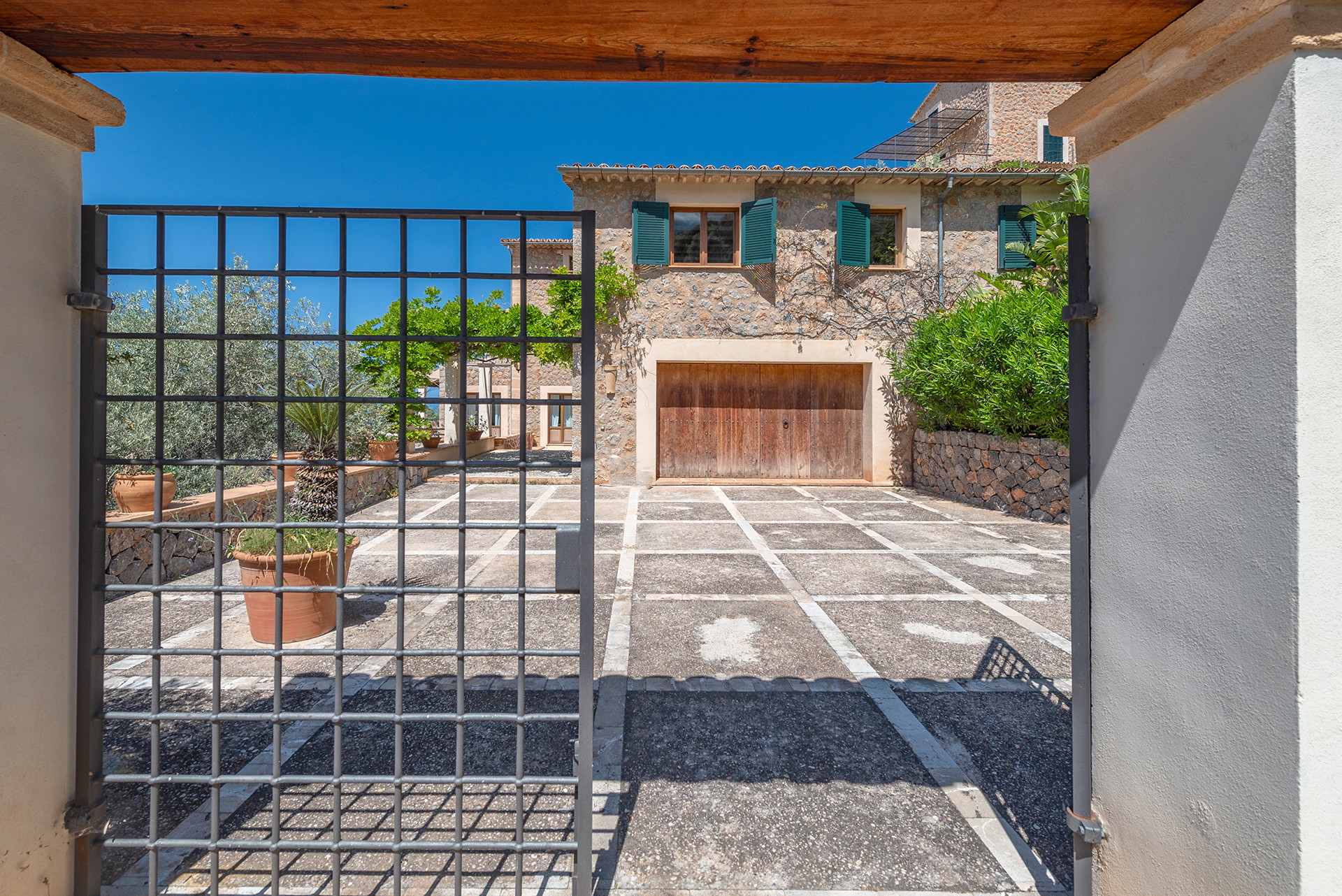 Exceptional villa with guest house and panoramic views-2