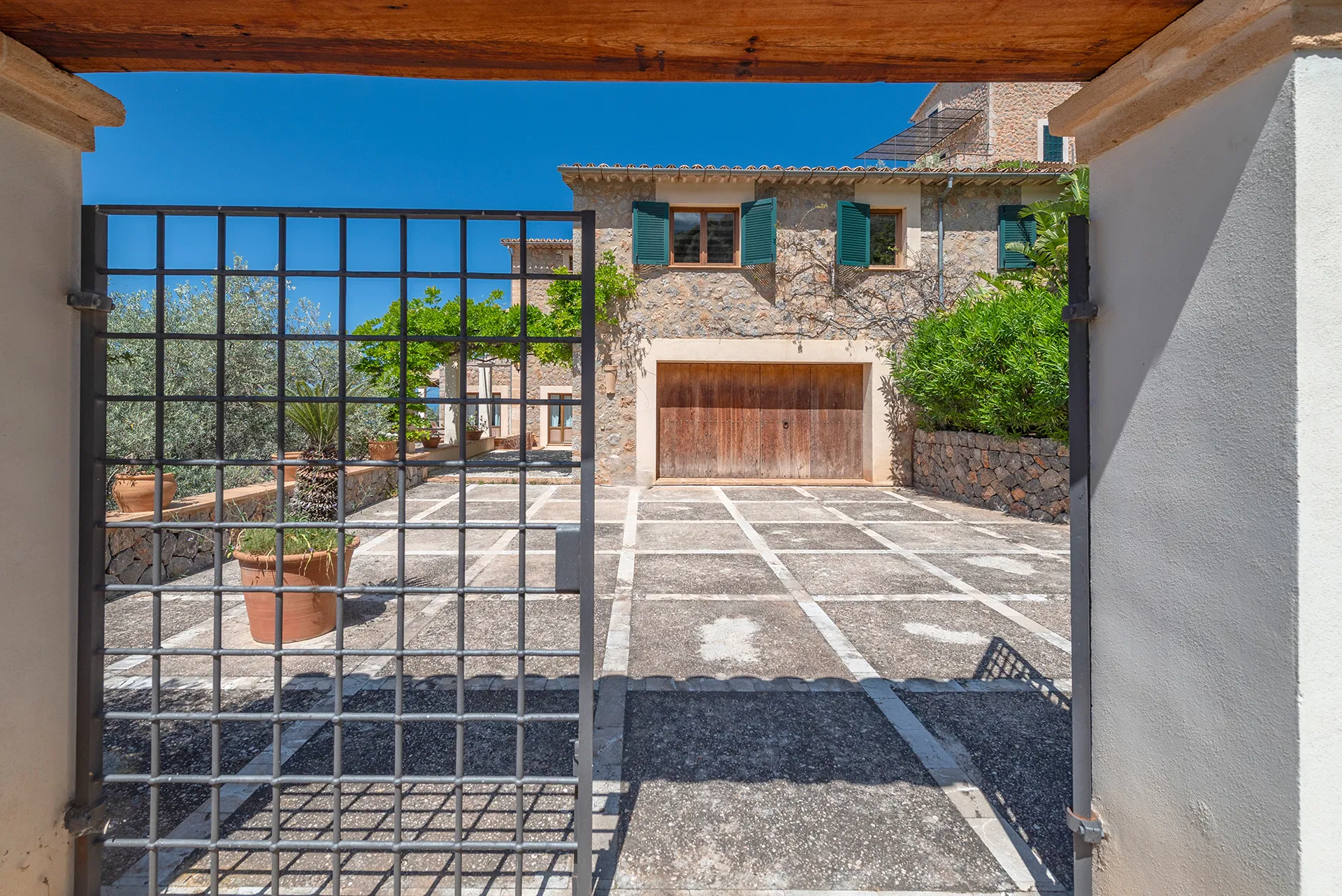 Exceptional villa with guest house and panoramic views-2