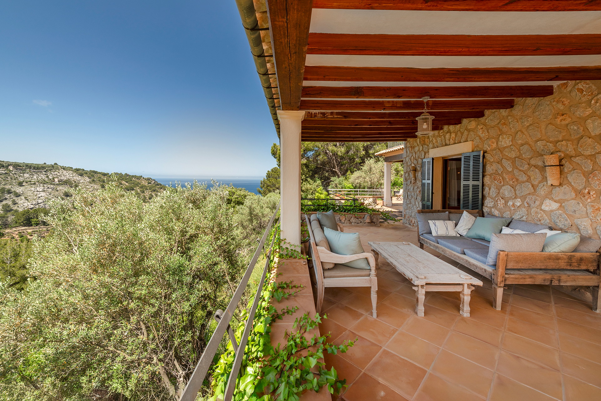 Exceptional villa with guest house and panoramic views-10