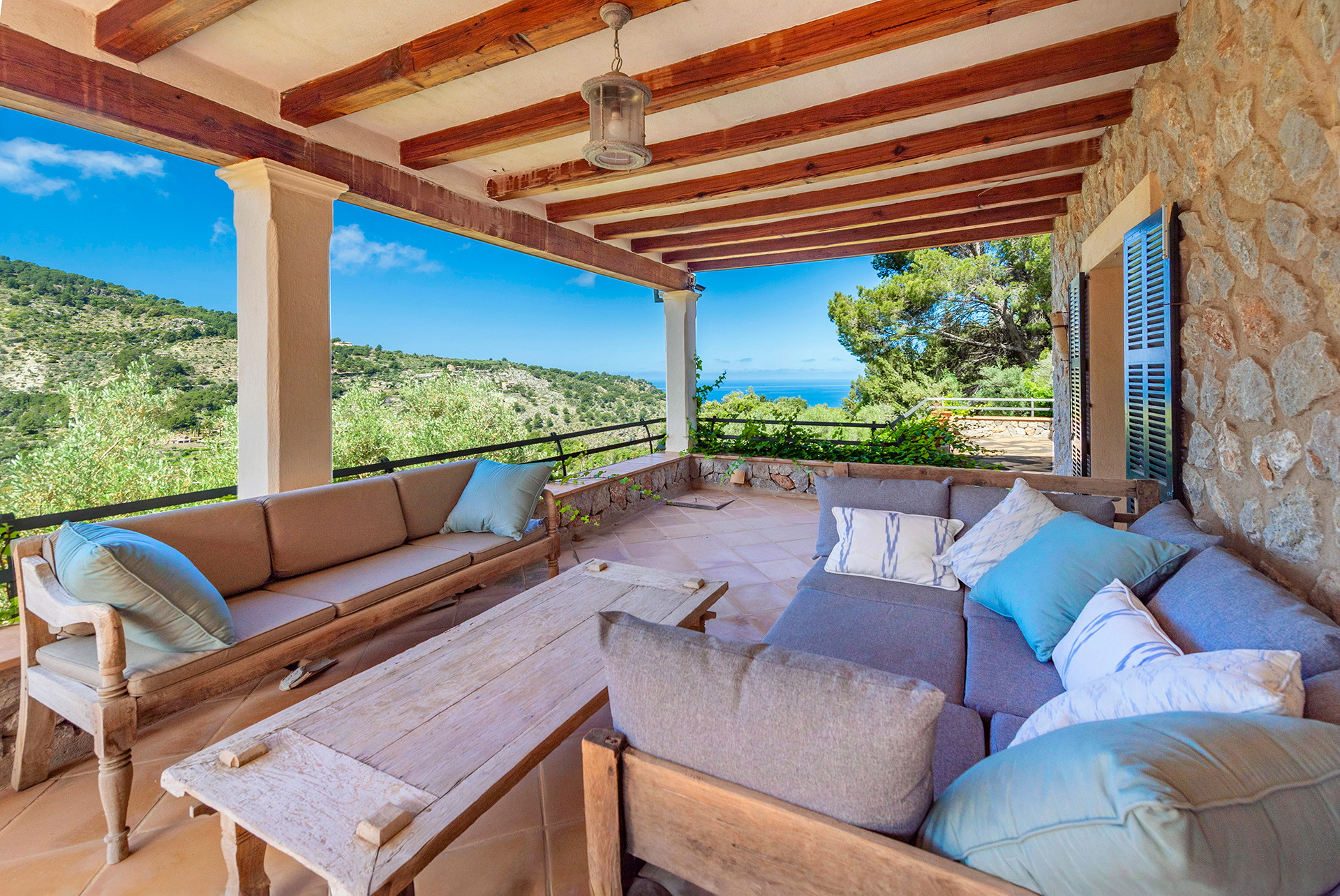 Exceptional villa with guest house and panoramic views-8