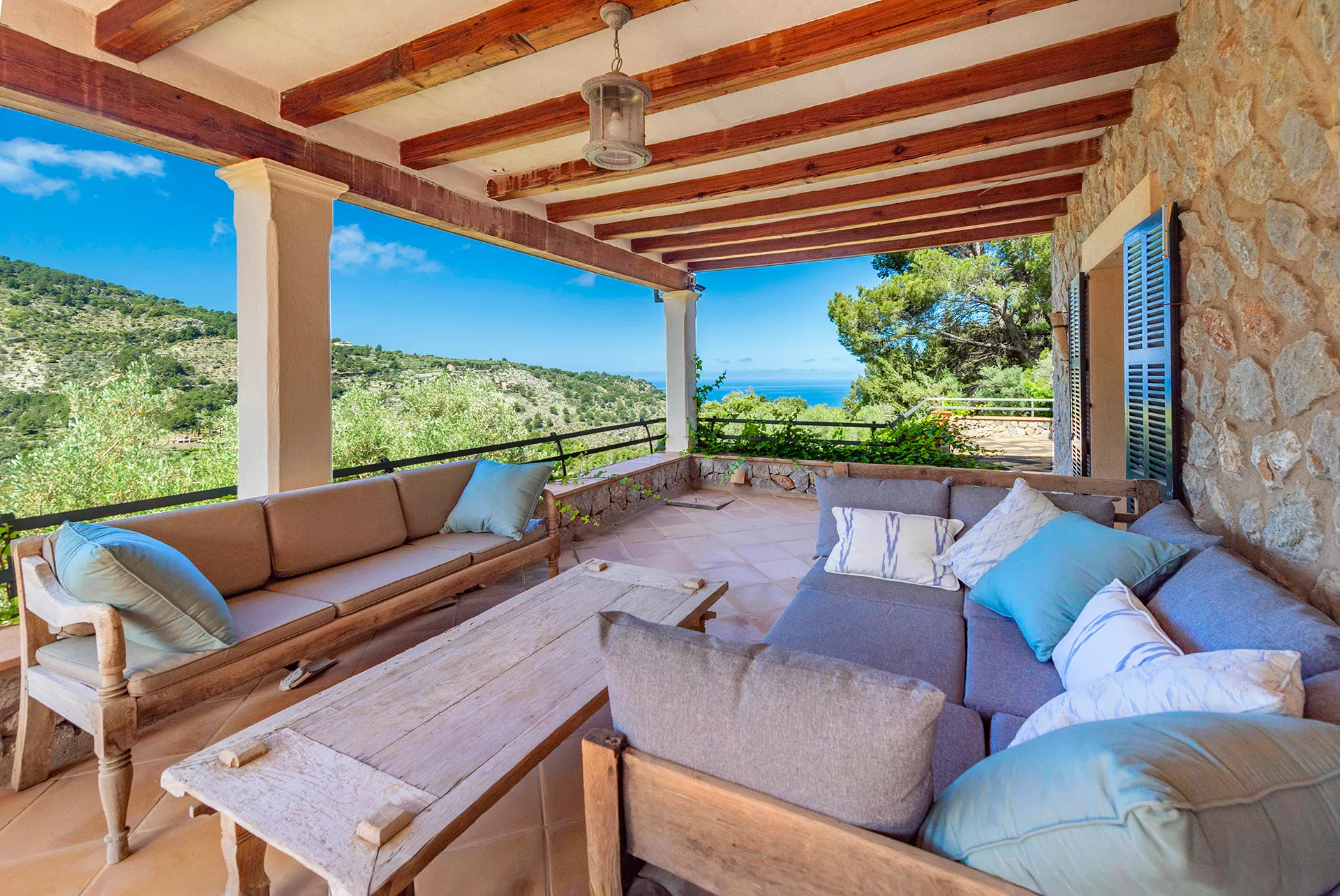 Exceptional villa with guest house and panoramic views-8