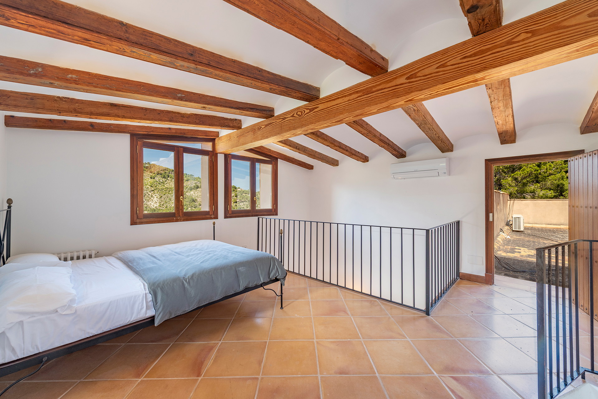 Exceptional villa with guest house and panoramic views-40