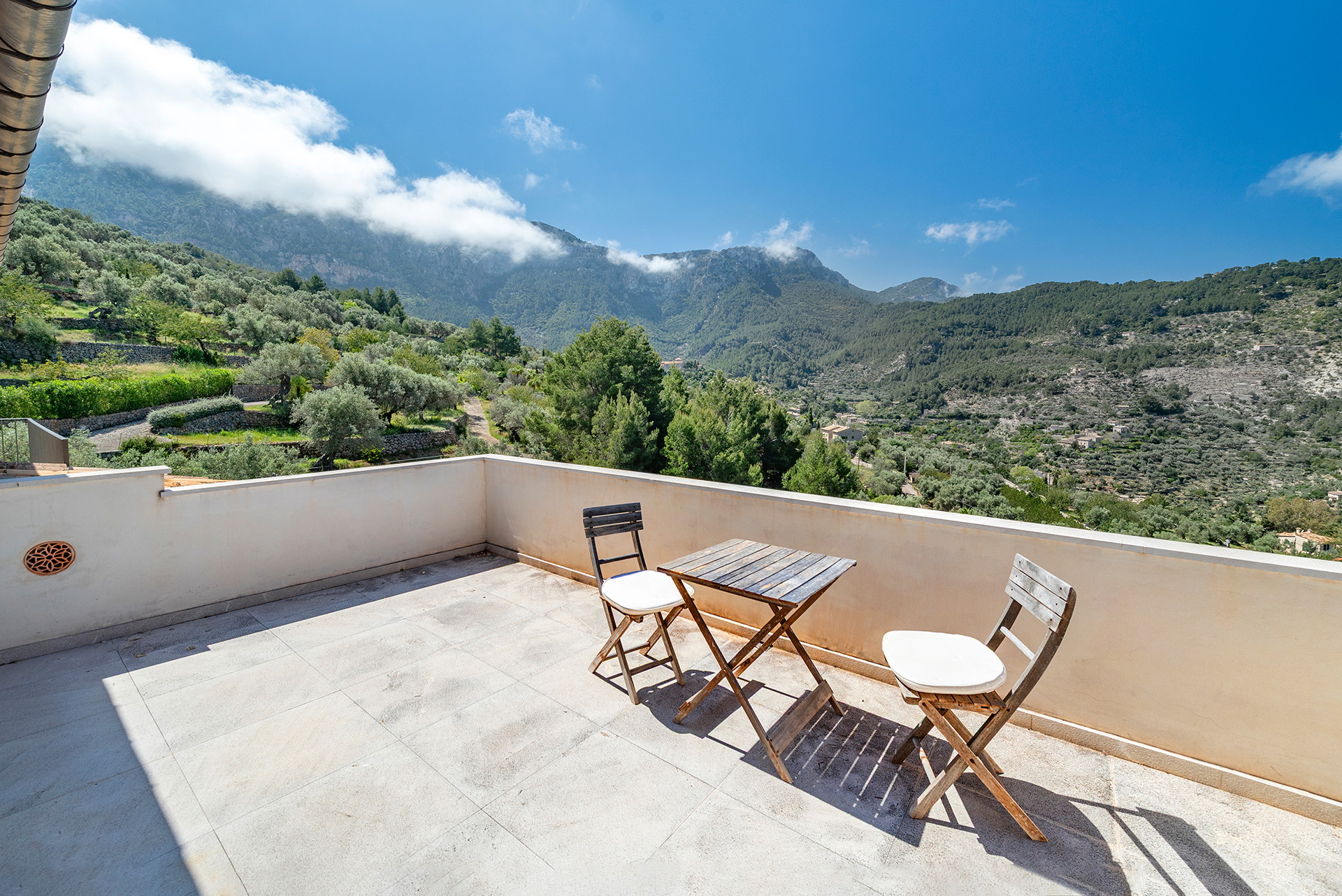 Exceptional villa with guest house and panoramic views-28