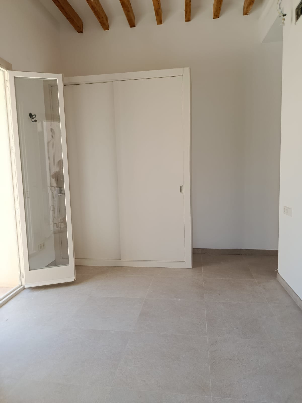 Stylish, newly renovated old-town apartment with private terraces and pool view in Calatrava-9