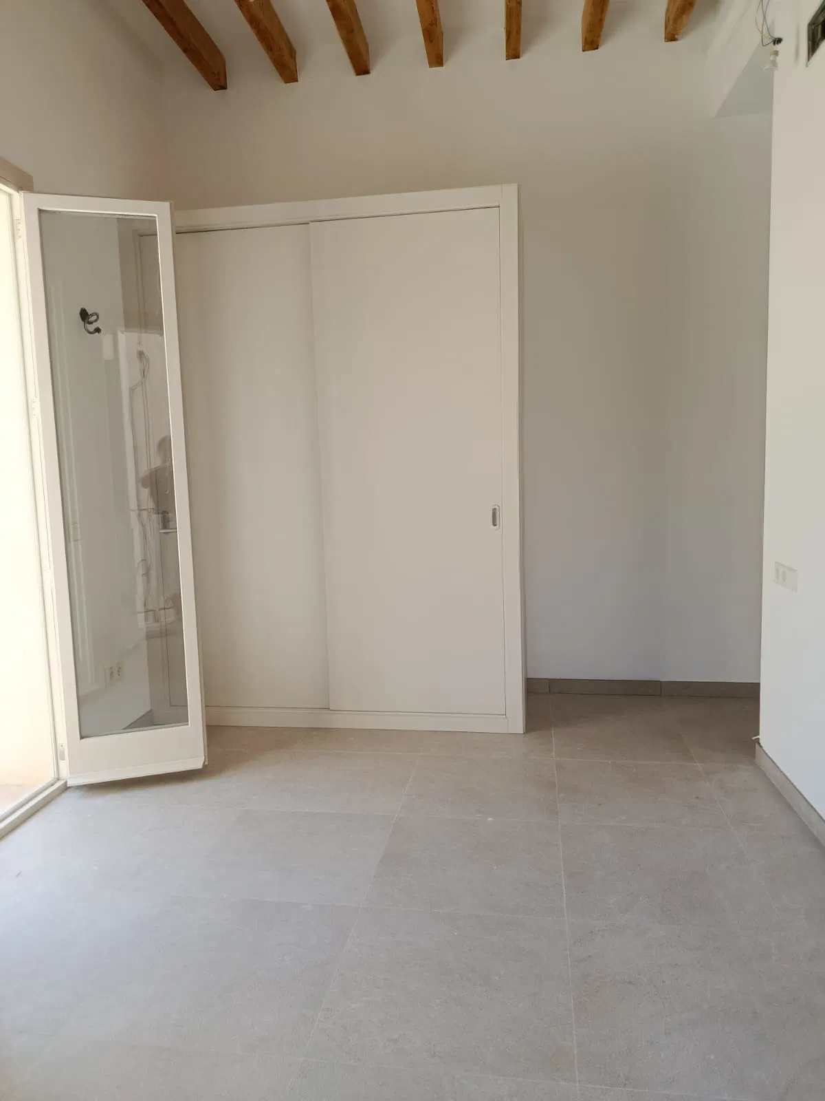 Stylish, newly renovated old-town apartment with private terraces and pool view in Calatrava-9