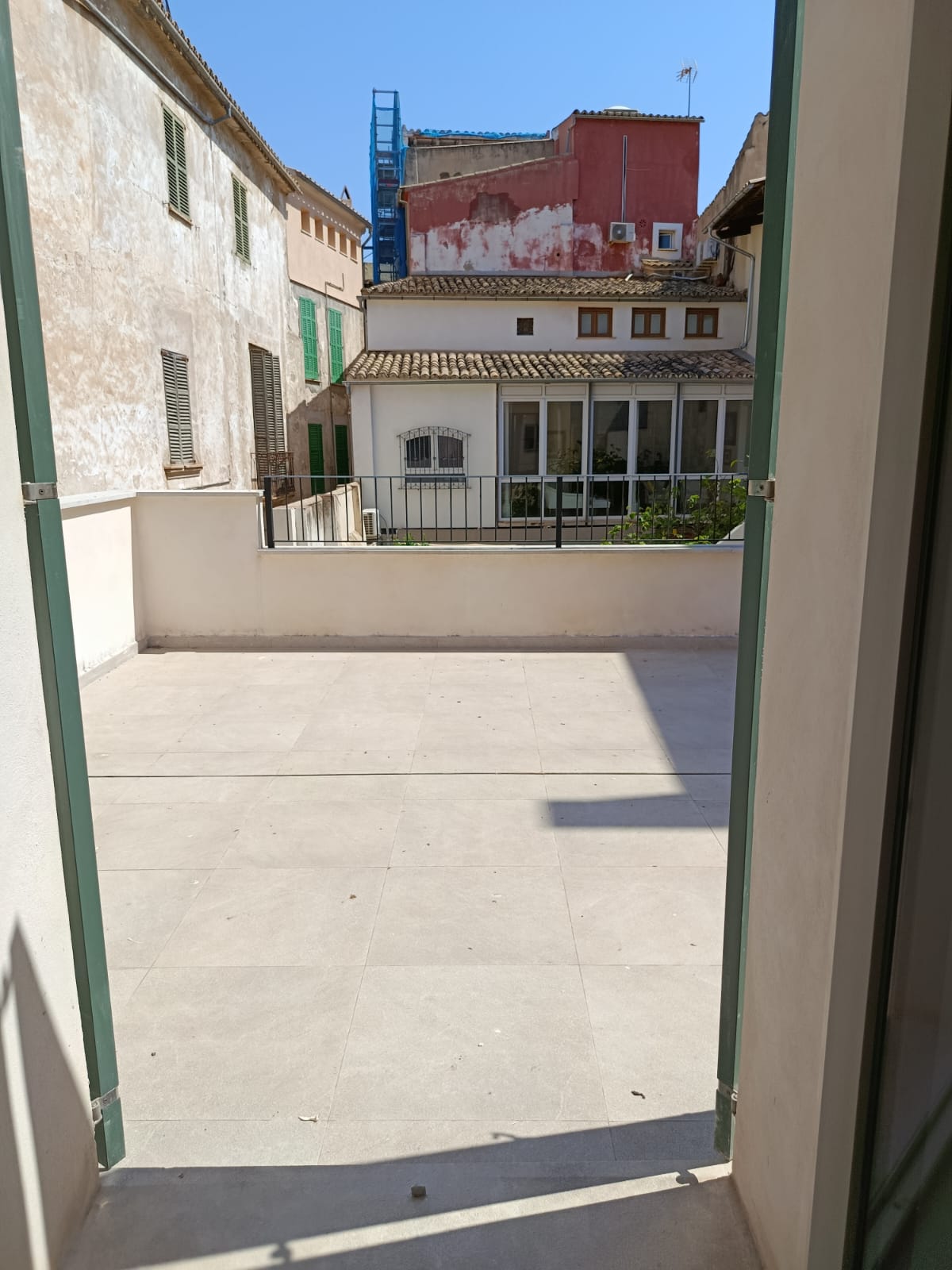Stylish, newly renovated old-town apartment with private terraces and pool view in Calatrava-14