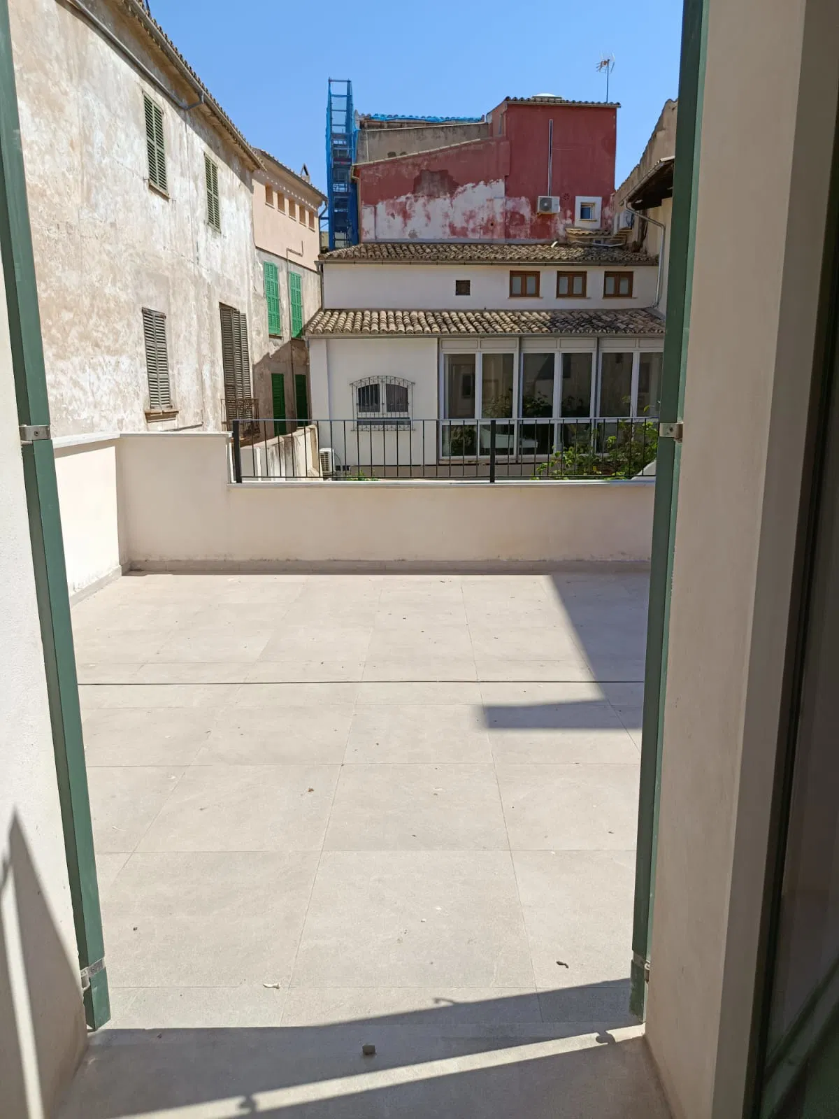 Stylish, newly renovated old-town apartment with private terraces and pool view in Calatrava-14