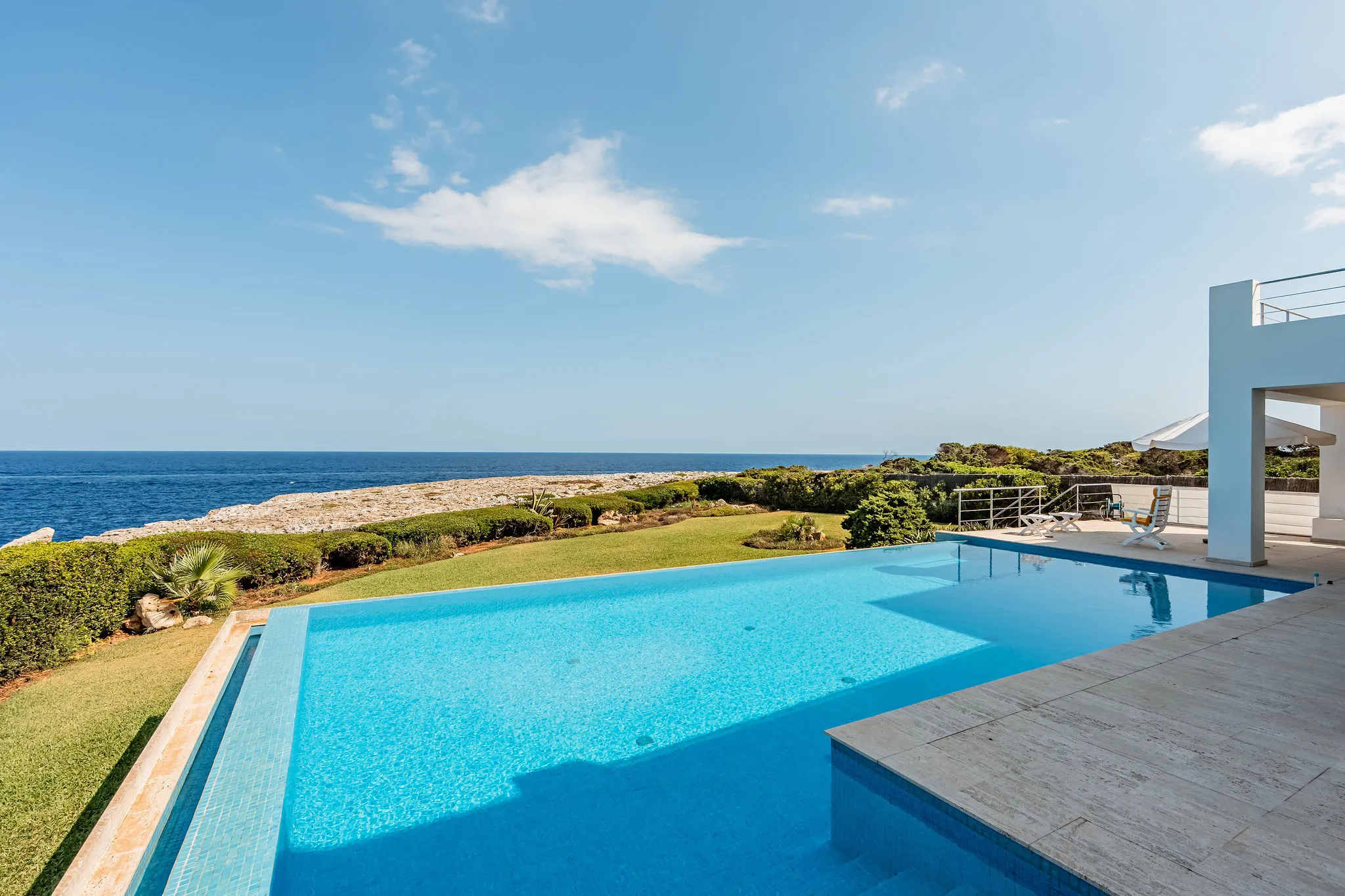 Fantastica villa in prima linea mare-2