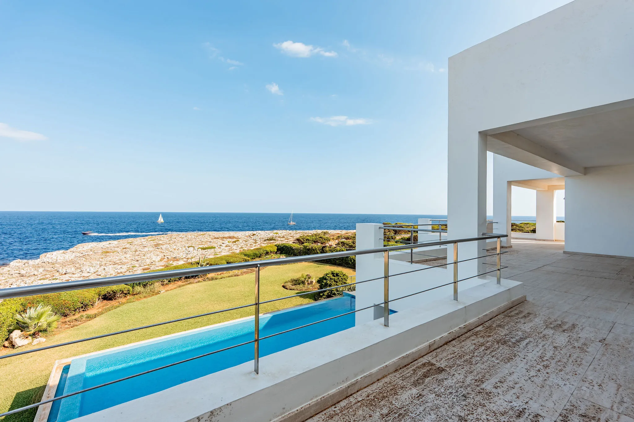 Fantastica villa in prima linea mare-14