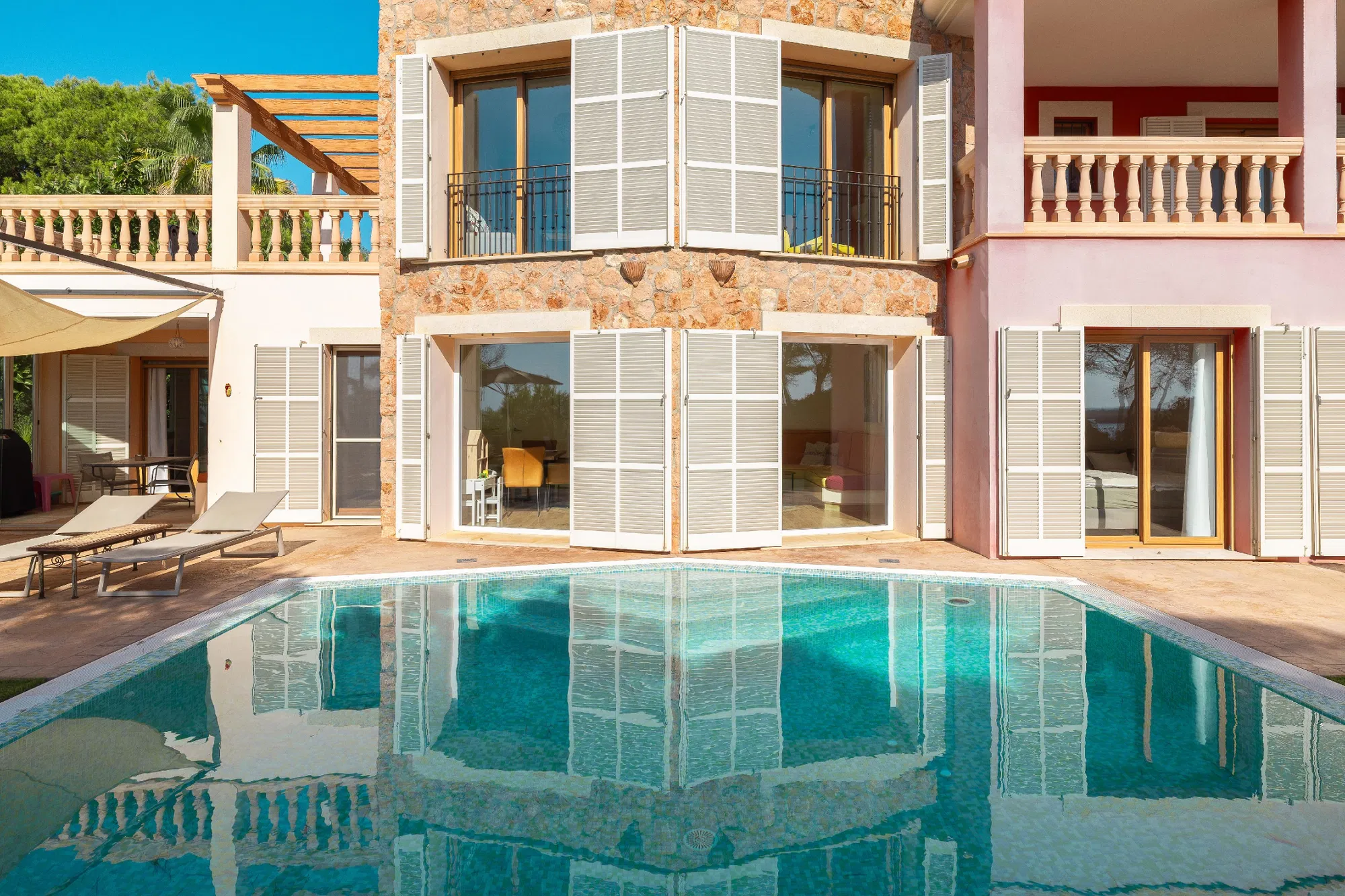 Mediterrane oase: Villa in de eerste zeelijn-26