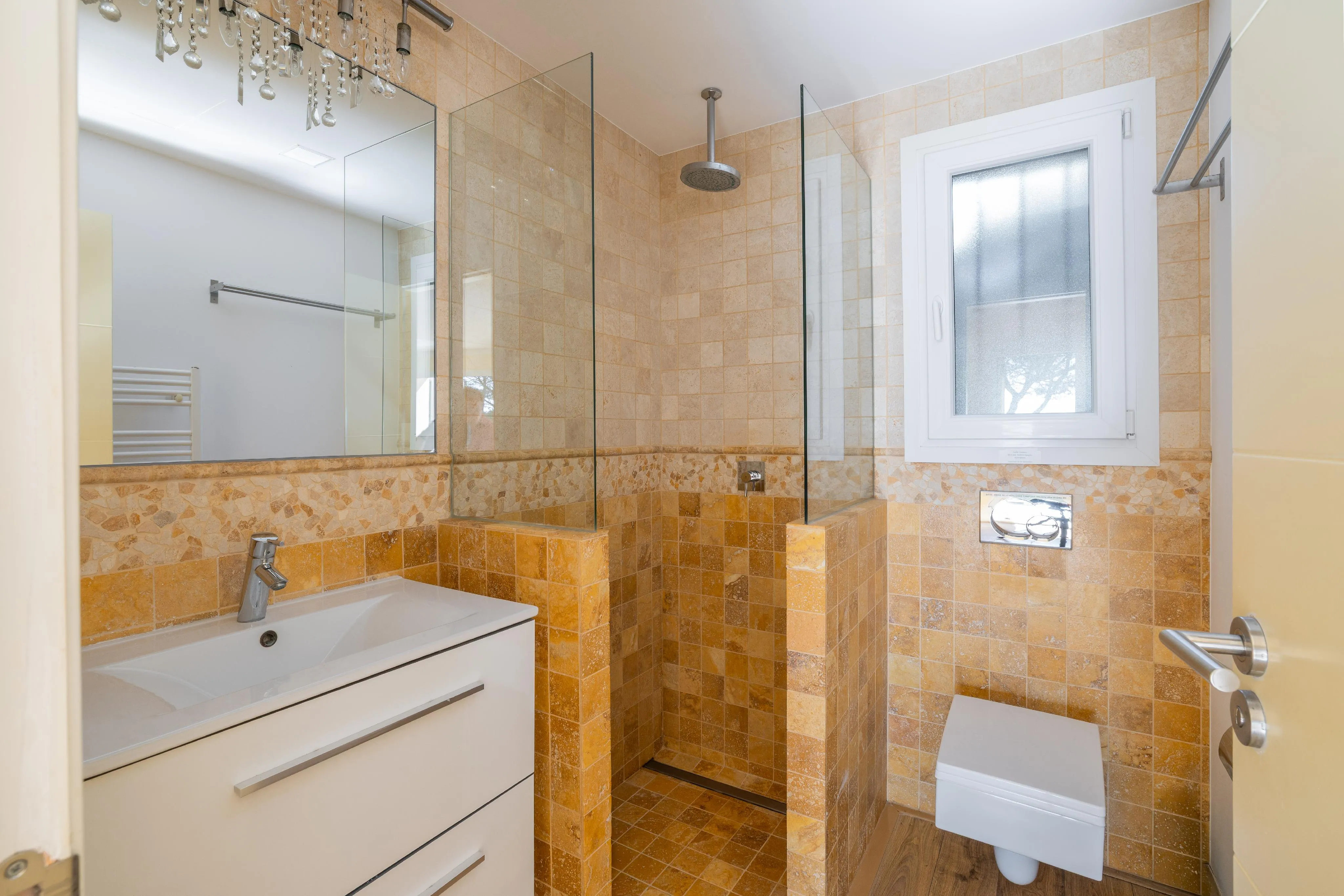 Oasis mediterráneo: villa en primera línea de mar-11