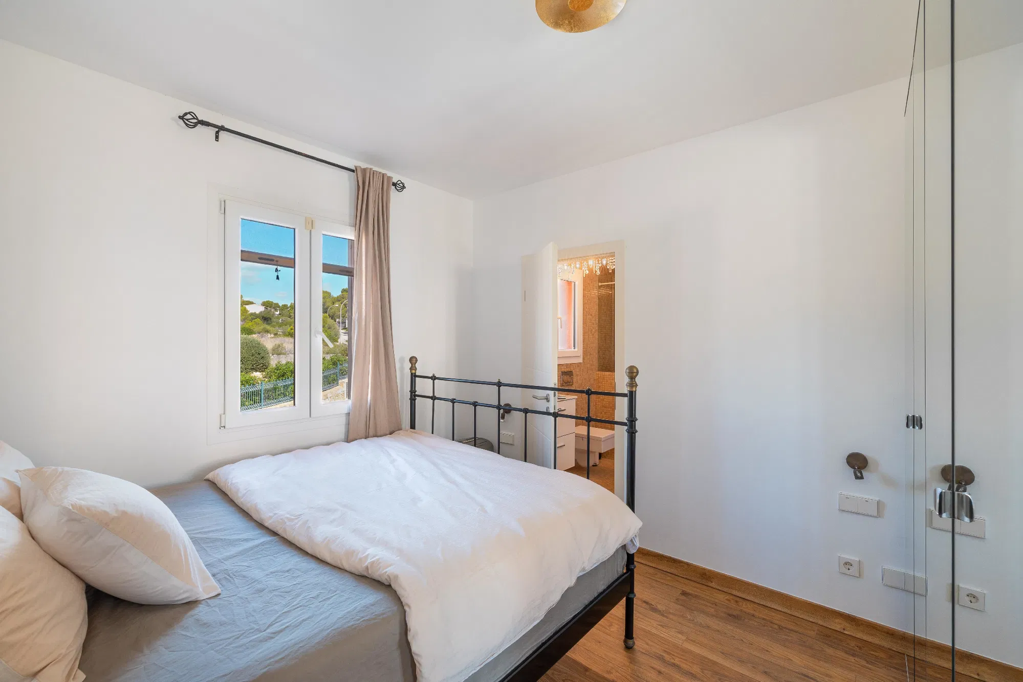 Mediterrane oase: Villa in de eerste zeelijn-20