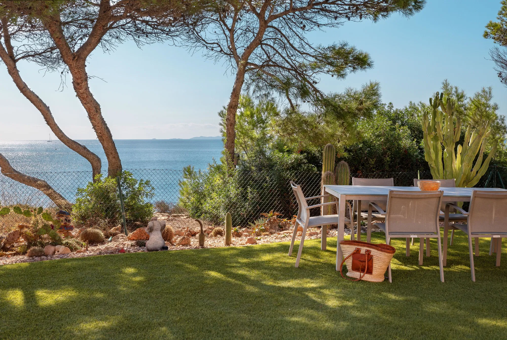 Mediterrane oase: Villa in de eerste zeelijn-8
