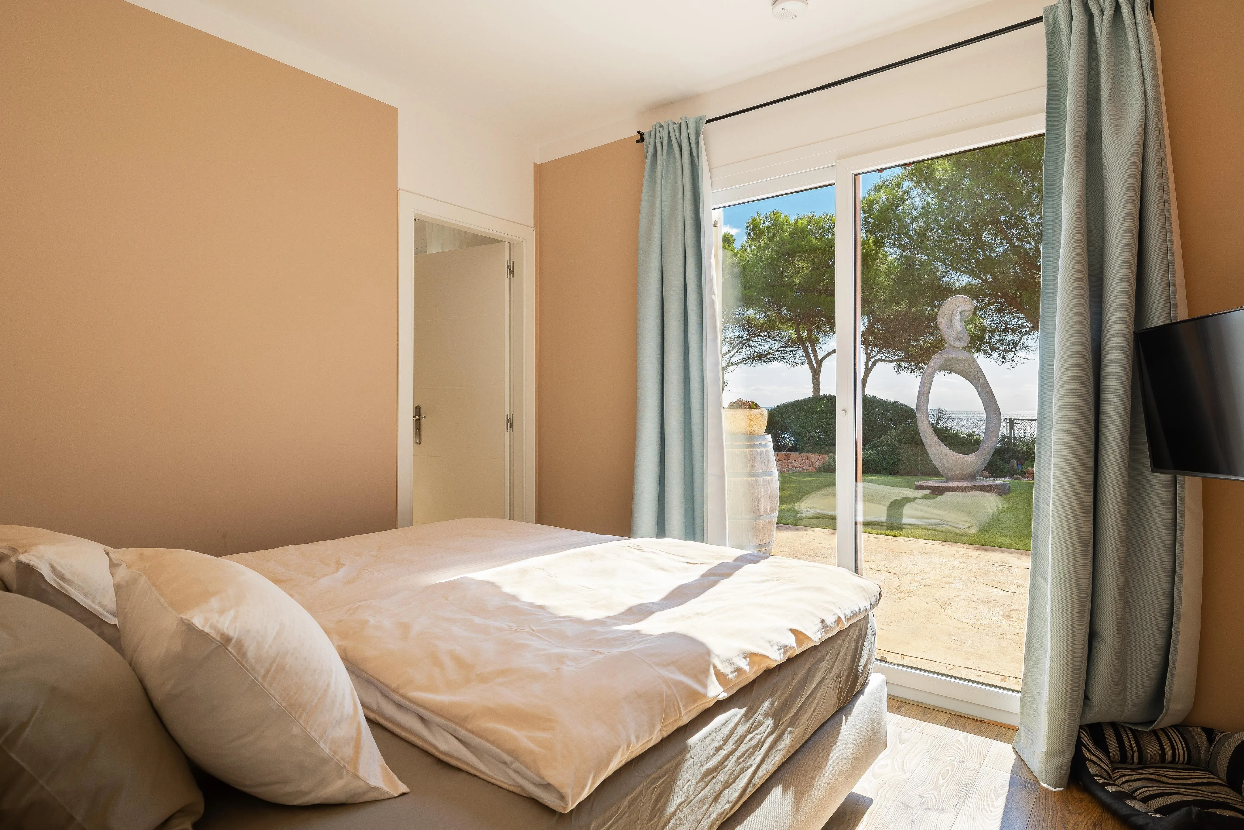 Middelhavets oase: Villa i første havlinje-7