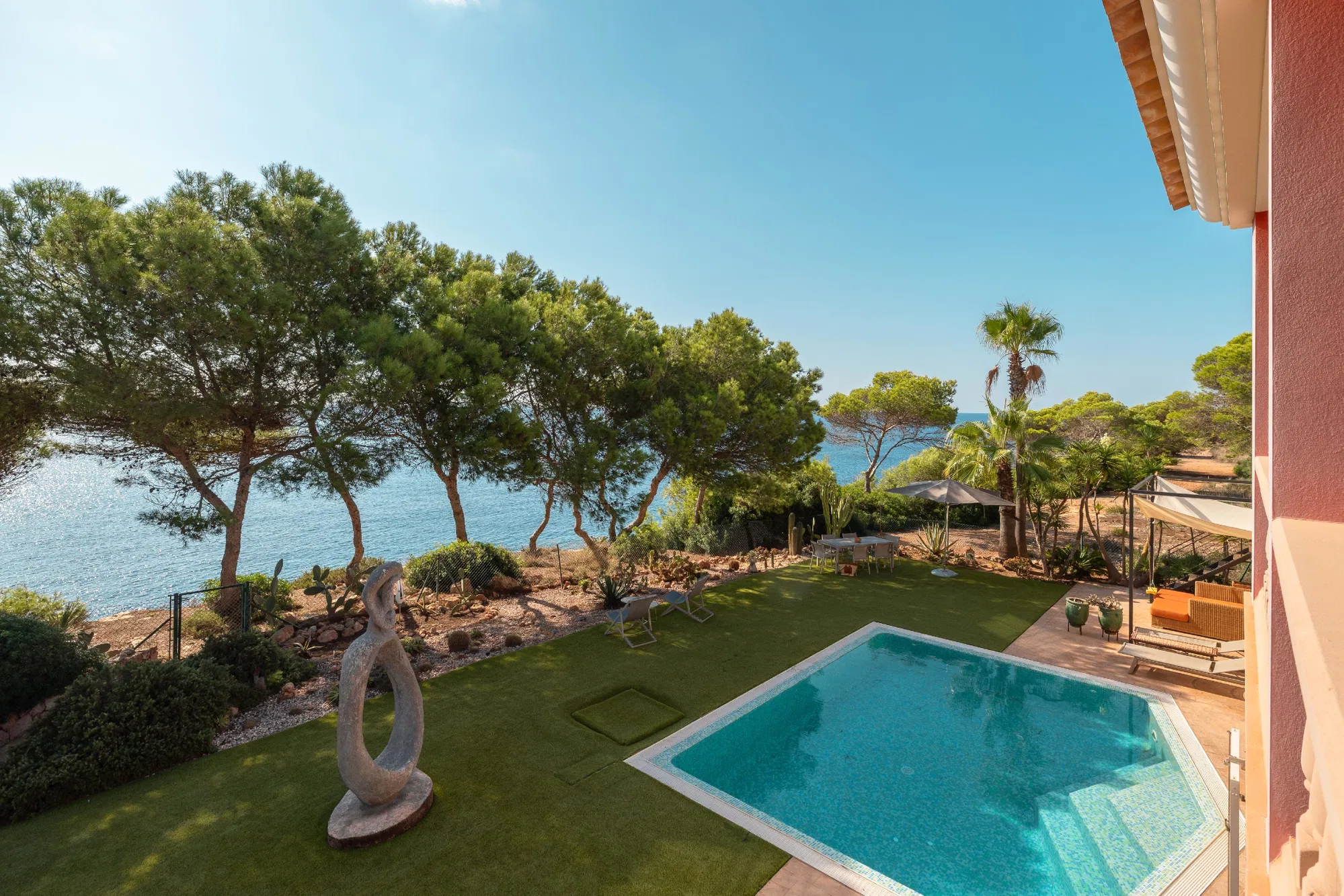 Mediterrane oase: Villa in de eerste zeelijn-5