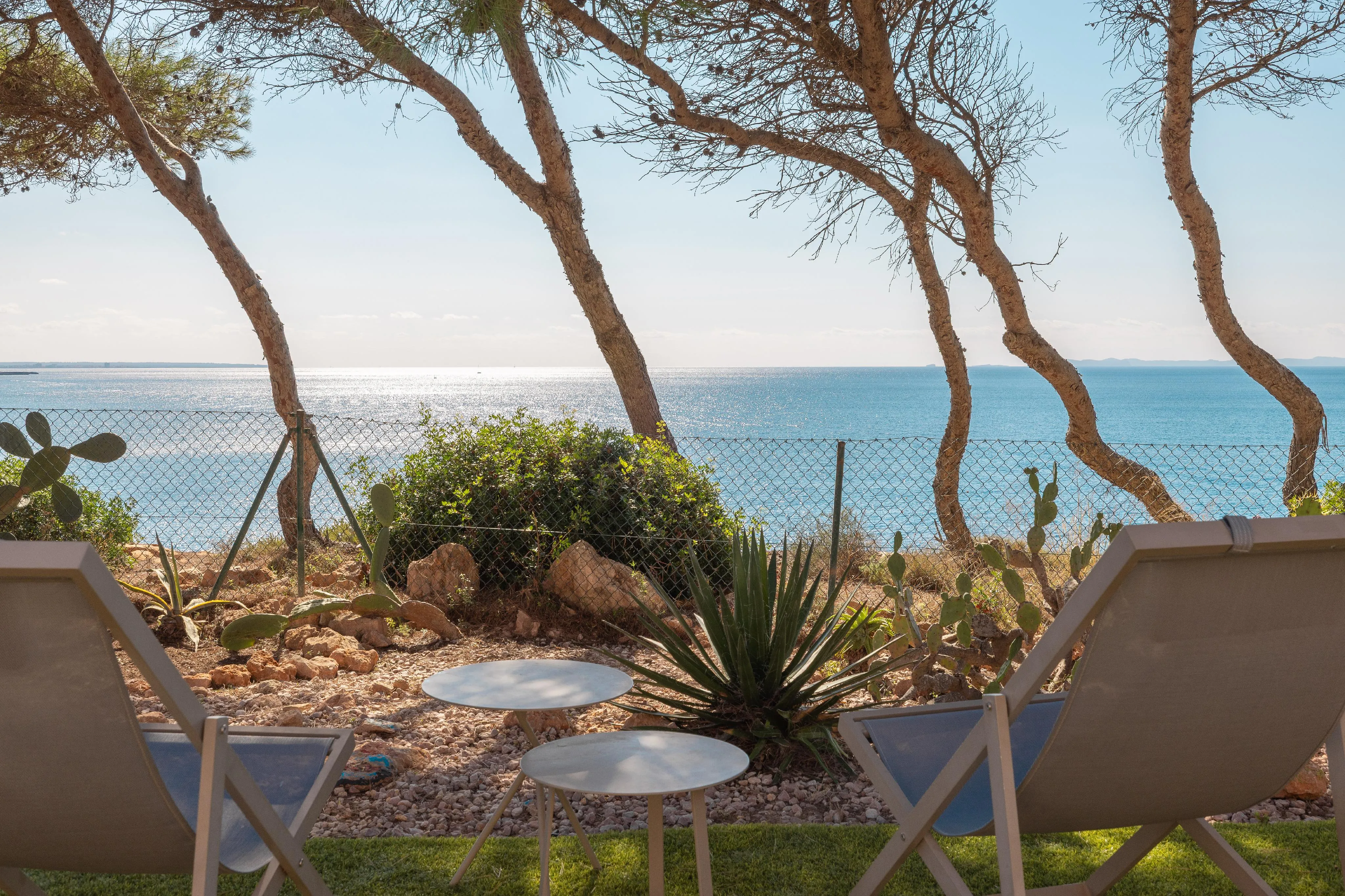 Oasis mediterráneo: villa en primera línea de mar-25