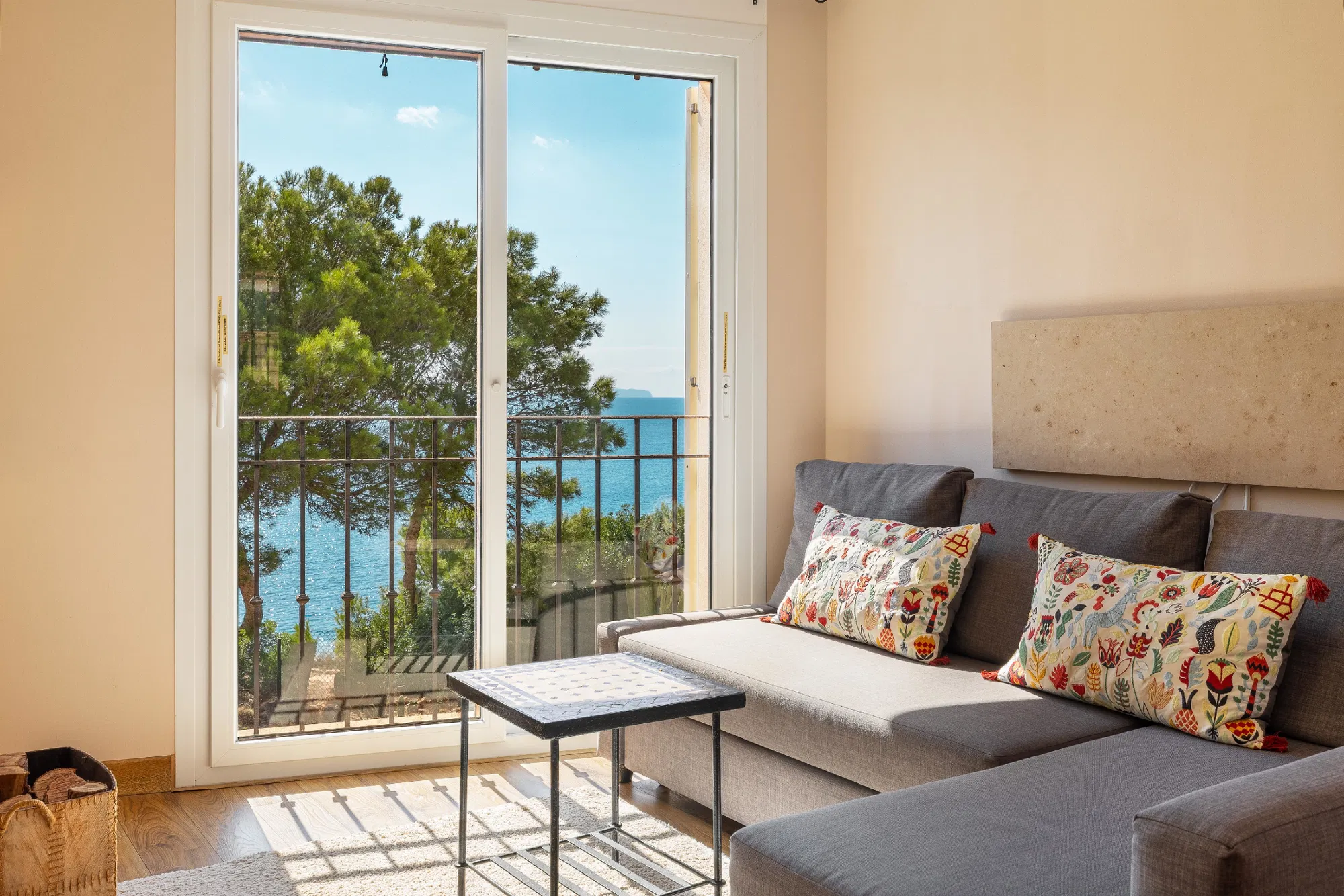 Mediterrane oase: Villa in de eerste zeelijn-4