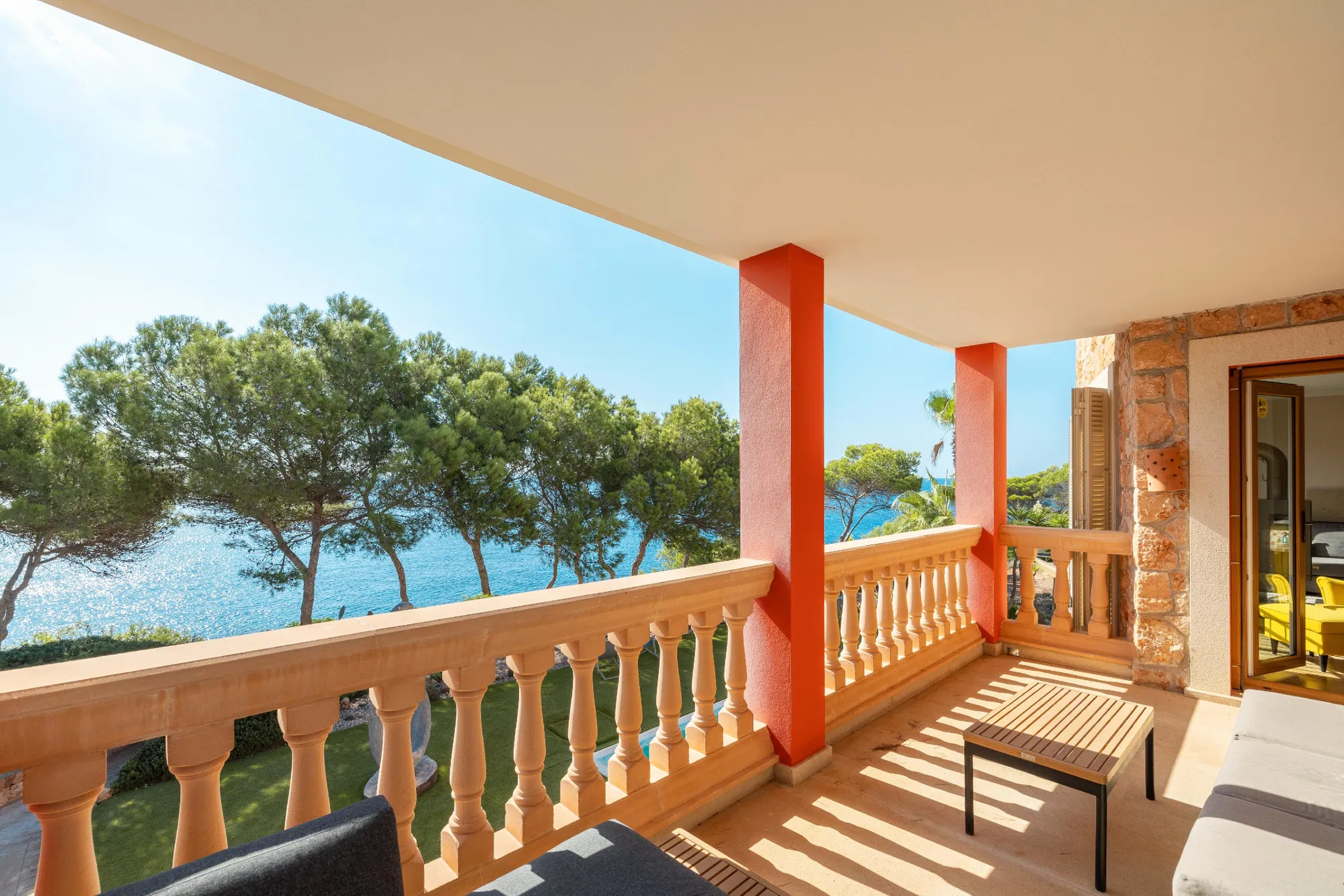 Mediterrane oase: Villa in de eerste zeelijn-23