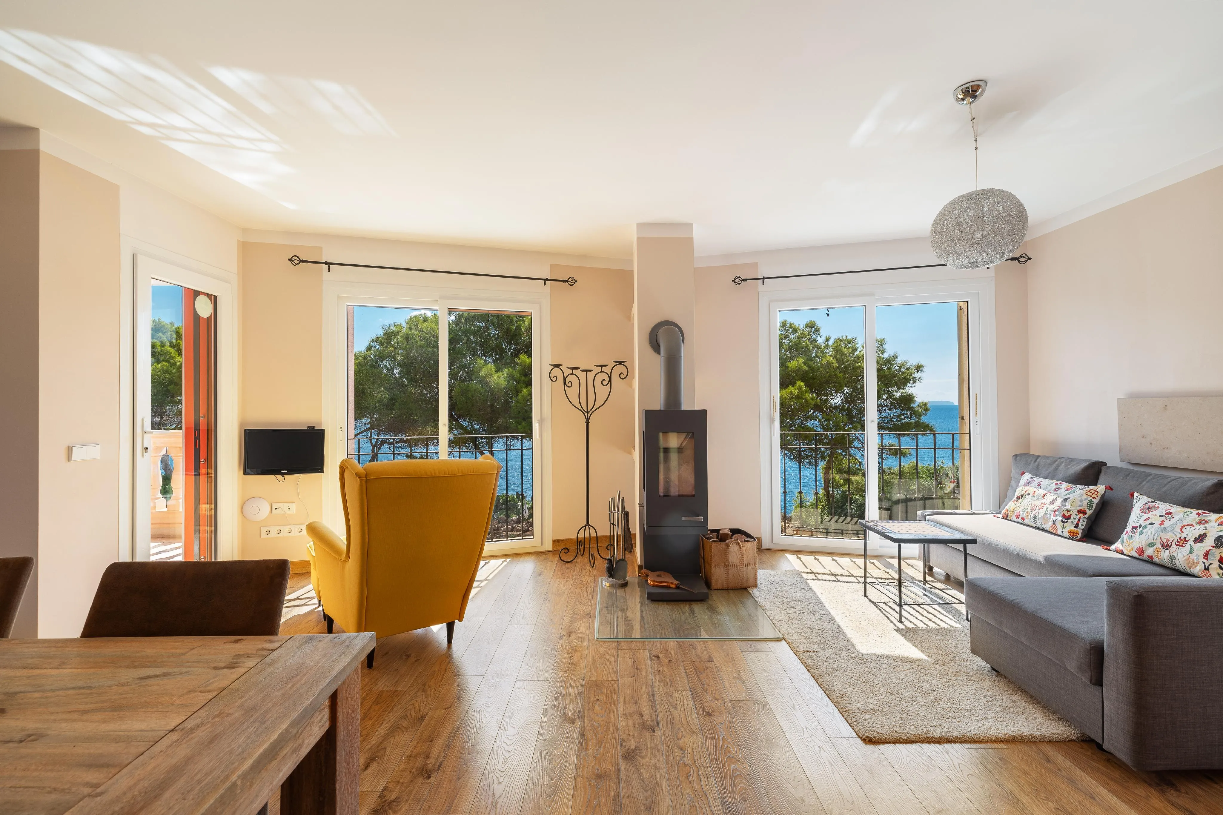 Oasis mediterráneo: villa en primera línea de mar-14