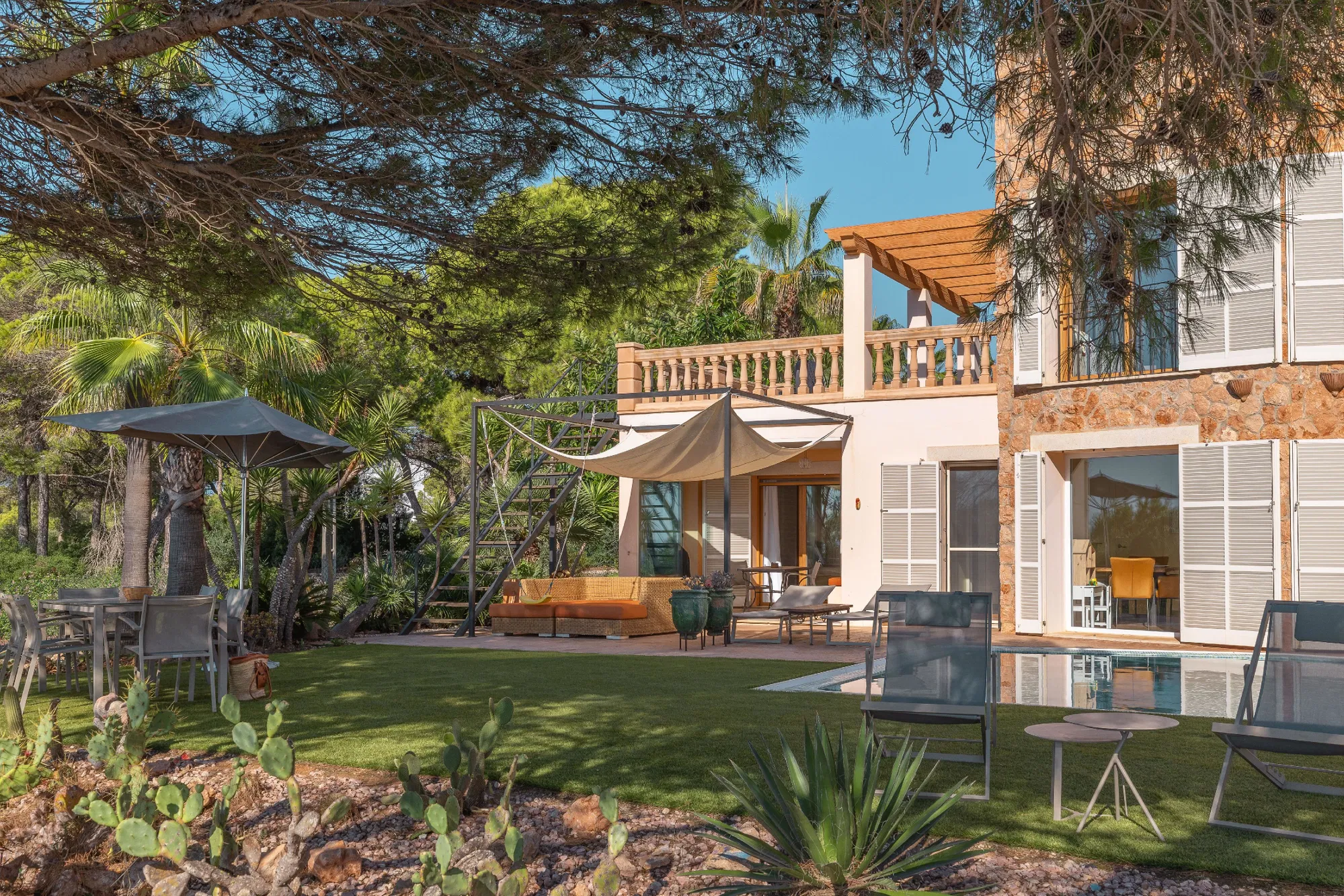Mediterrane oase: Villa in de eerste zeelijn-7