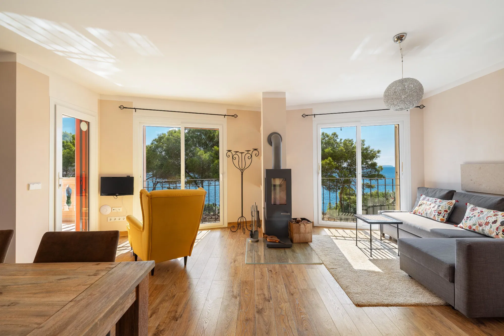Mediterrane oase: Villa in de eerste zeelijn-3