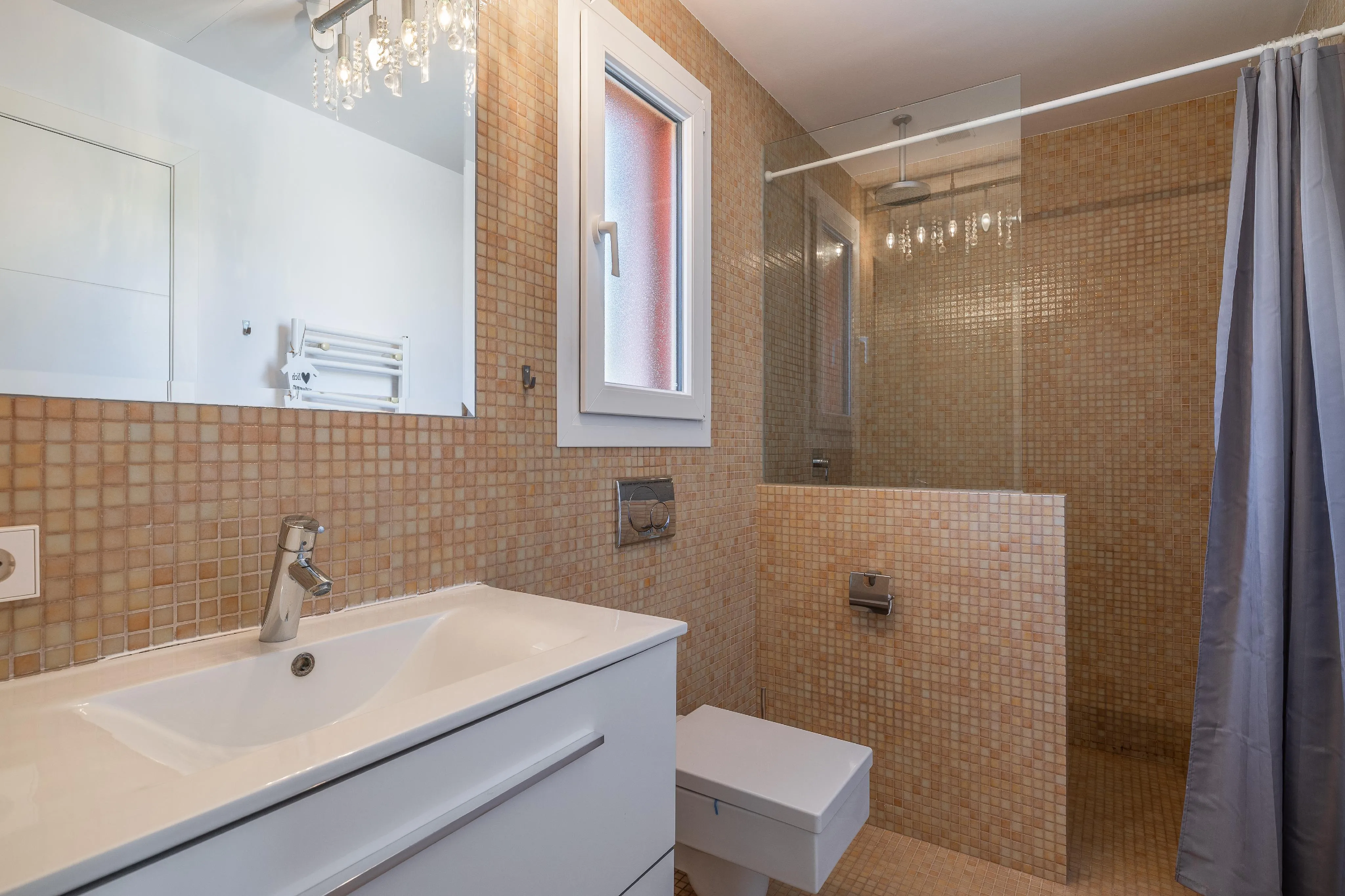 Oasis mediterráneo: villa en primera línea de mar-16