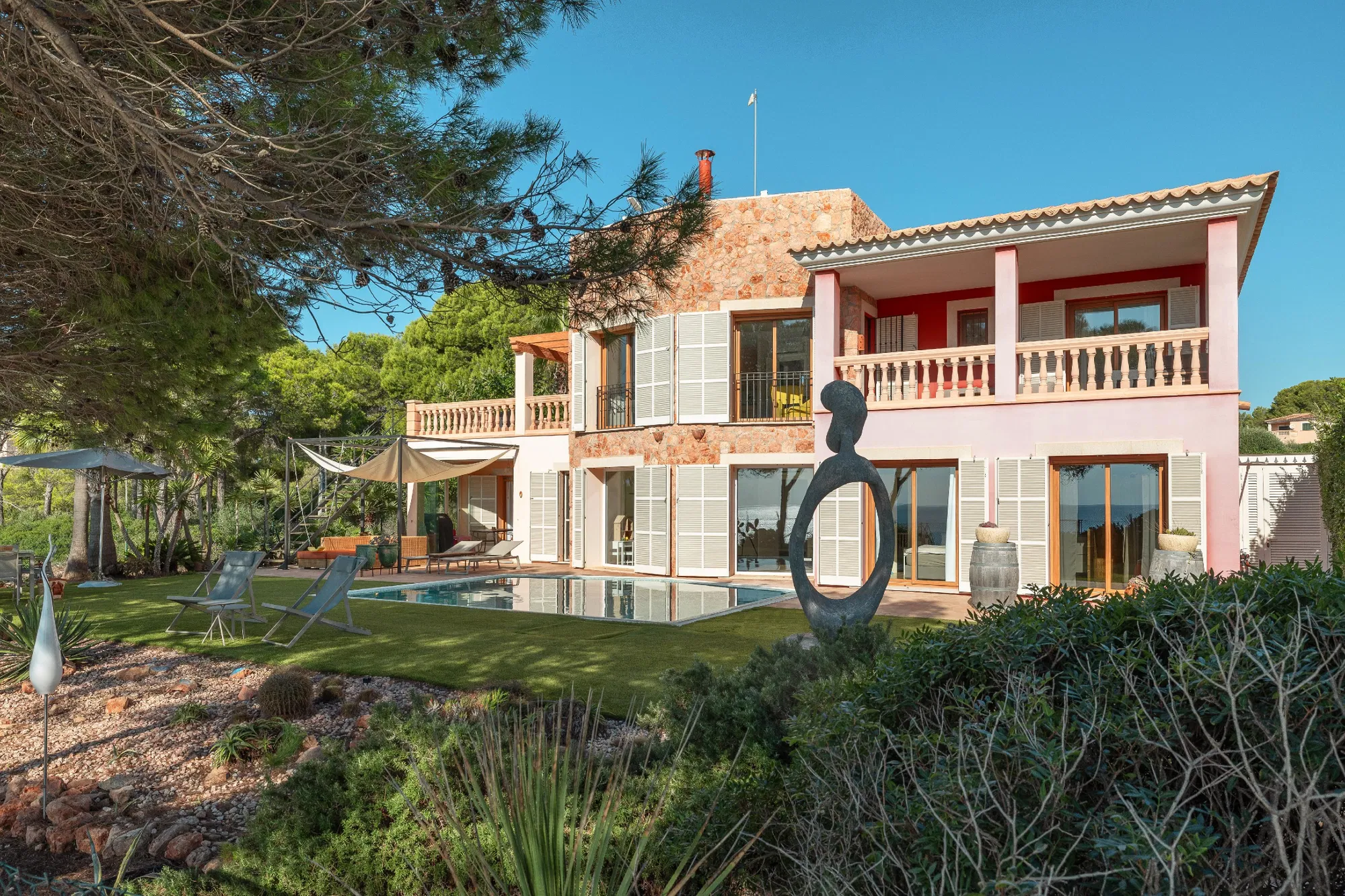 Mediterrane oase: Villa in de eerste zeelijn-2
