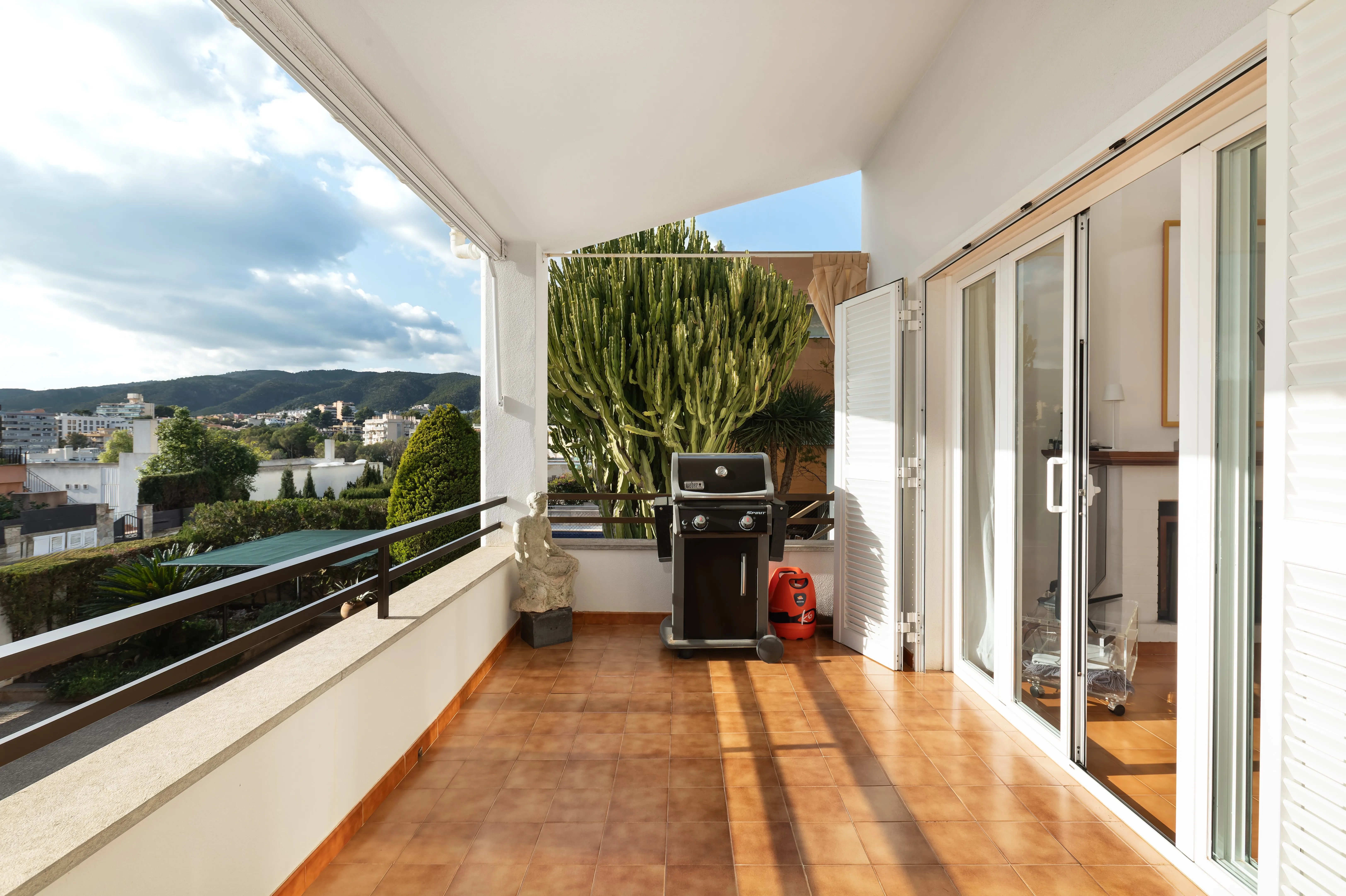 Villa familiale avec vue sur la mer dans une belle région-15
