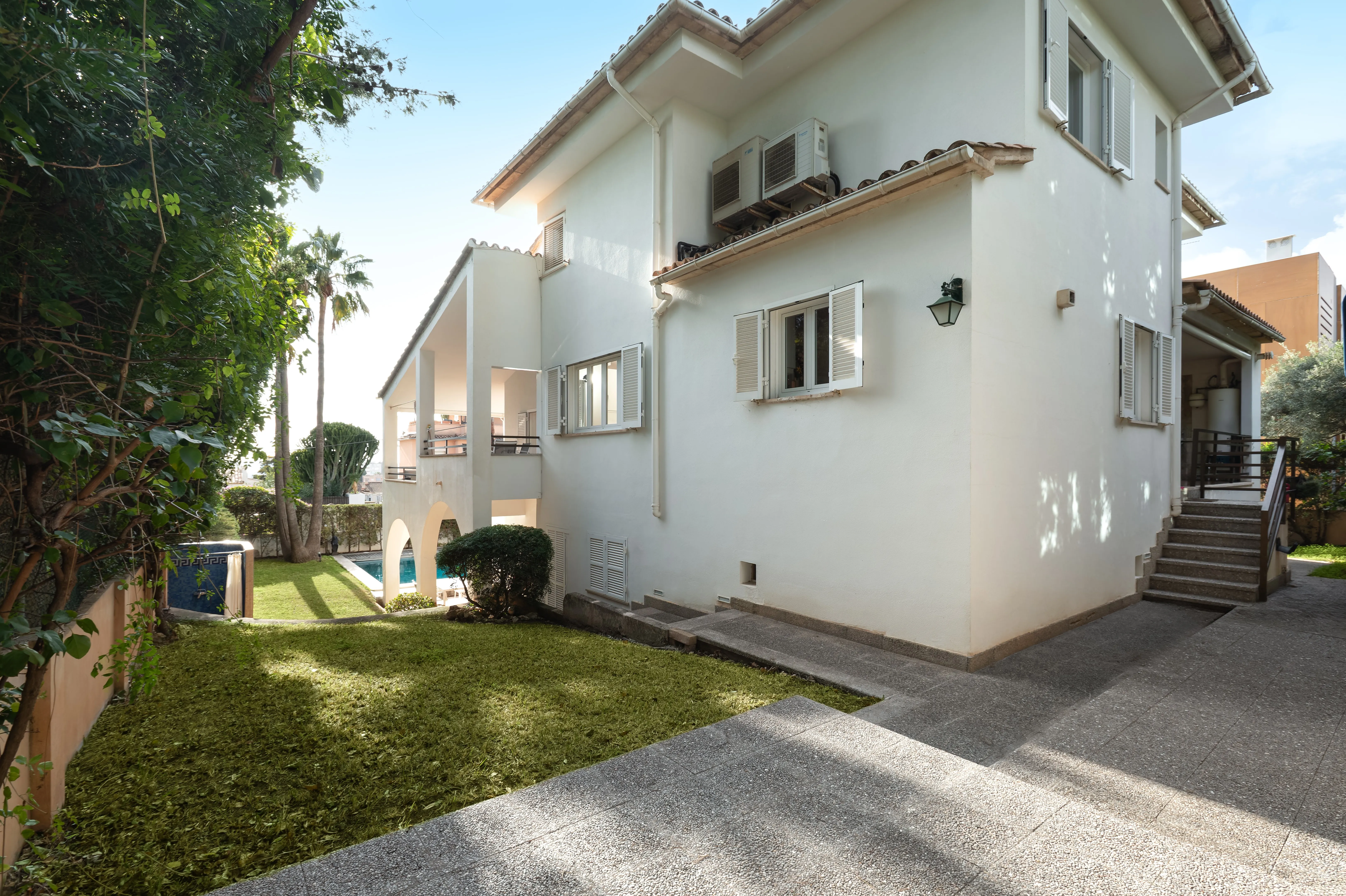 Familjevilla med havsutsikt i ett vackert område-19