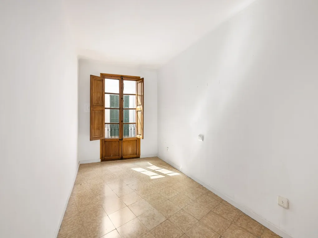 Apartment on the 4th floor of a classic historic building – renovation project with potential-6