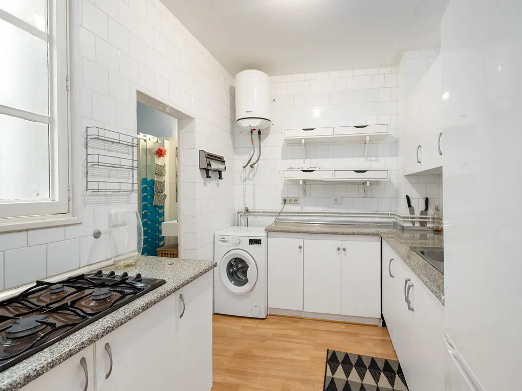 Apartment on the 4th floor of a classic historic building – renovation project with potential-7