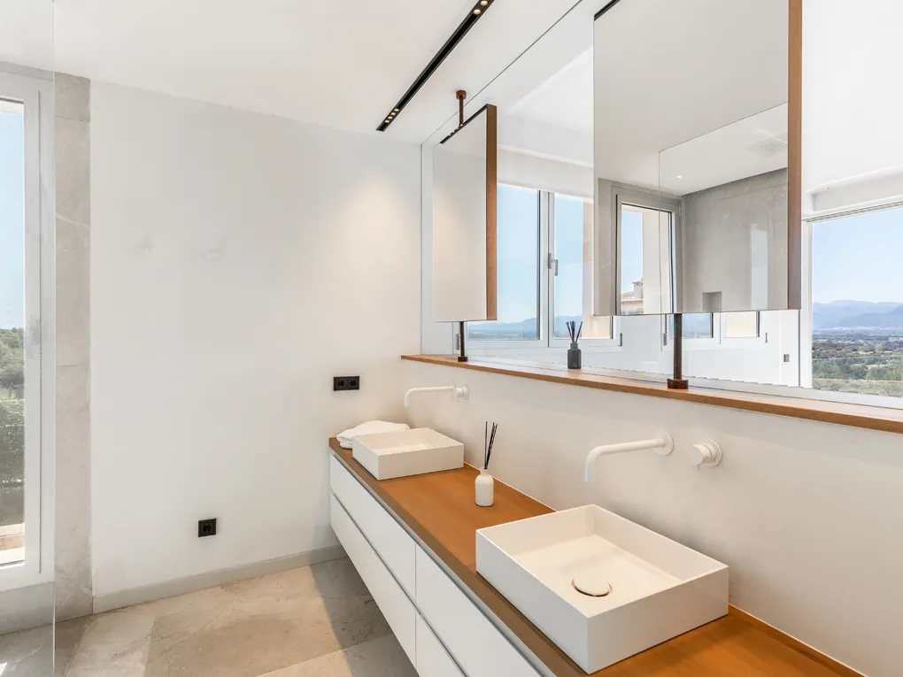 Modern townhouse with stunning views and a pool in Costitx-13