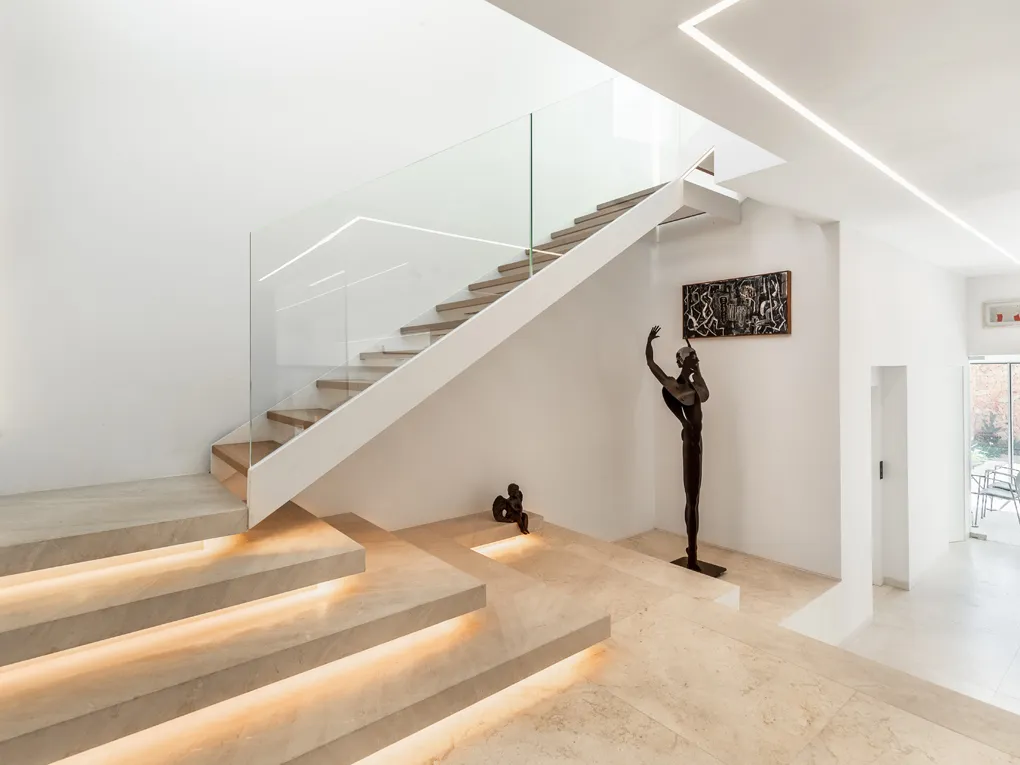 Modern townhouse with stunning views and a pool in Costitx-10