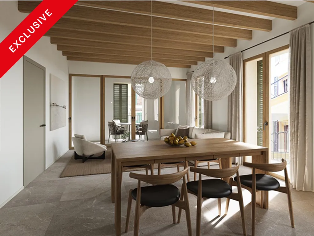 Lägenhet i renoverat, historiskt radhus med balkong och veranda-1