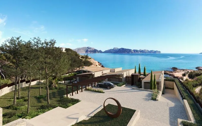 Exclusive Designer Villa in a Privileged Seafront Location