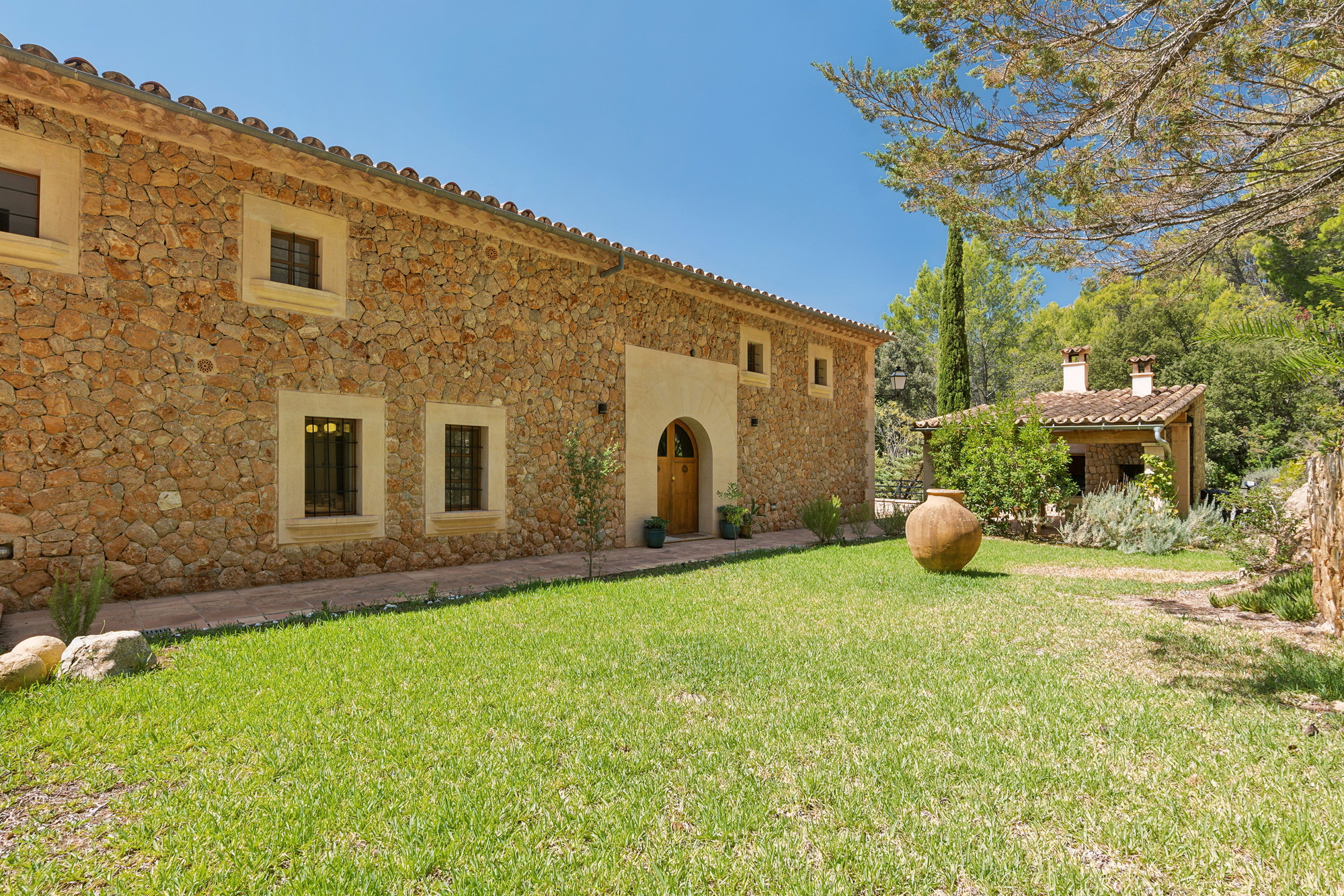 Peaceful finca with panoramic Tramuntana views-18