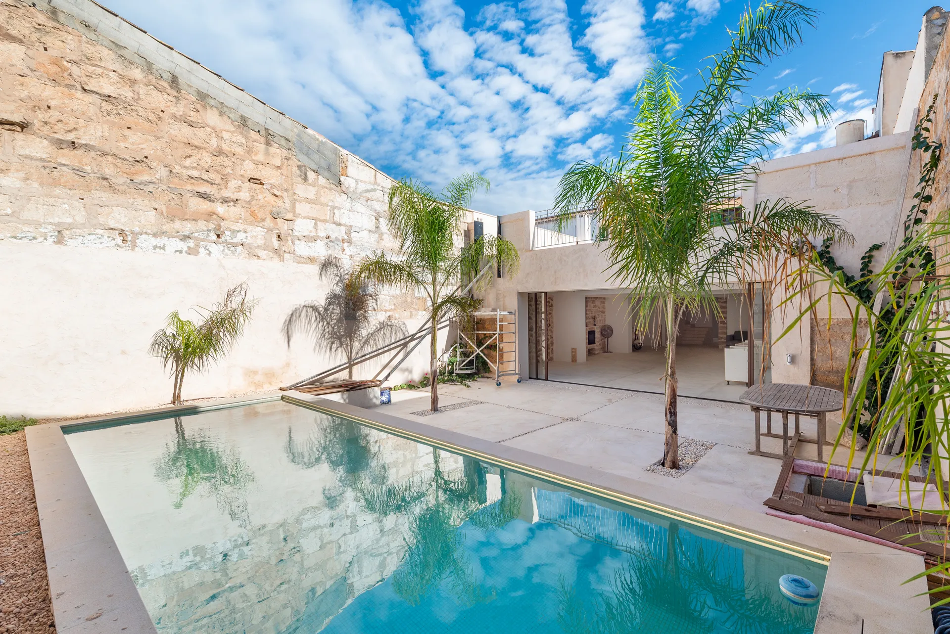 Excel·lent oportunitat a Sa Pobla – Casa de poble totalment reformada amb llicència de lloguer vacacional-1