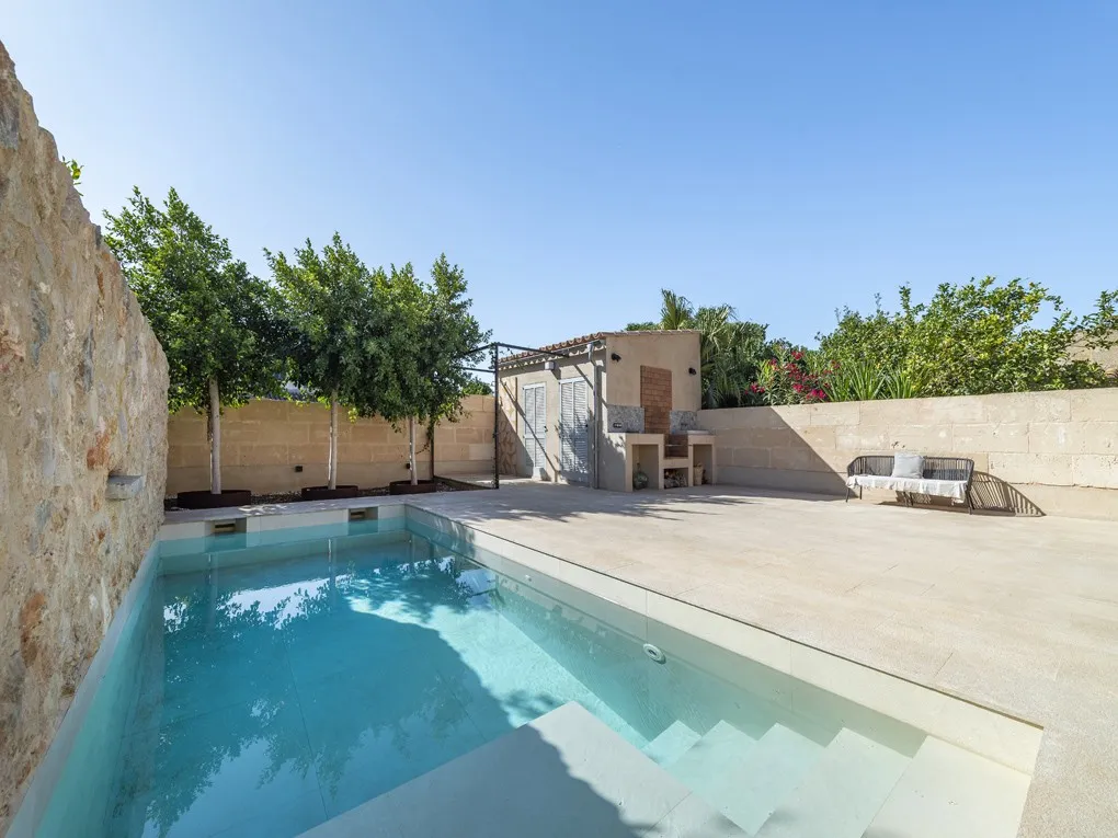 Bonita casa de pueblo con piscina en Campanet-9