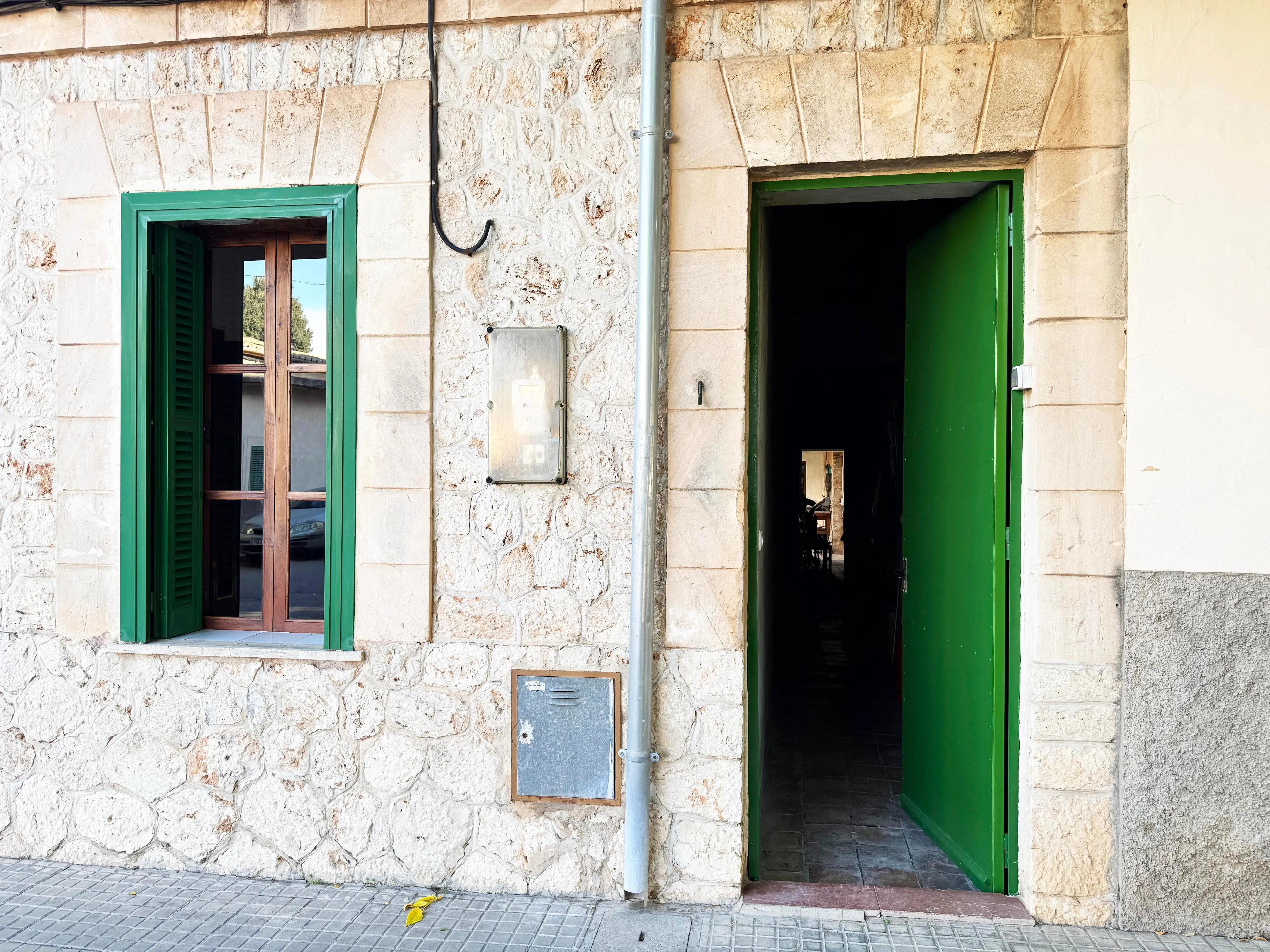 Ground-floor townhouse with expansion potential and beautiful garden-23