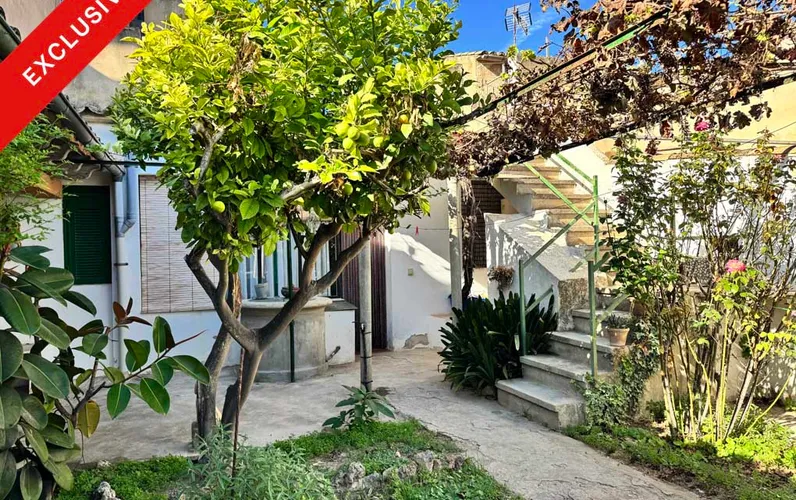 Casa de Poble en planta baixa amb potencial d'ampliació i preciós jardí