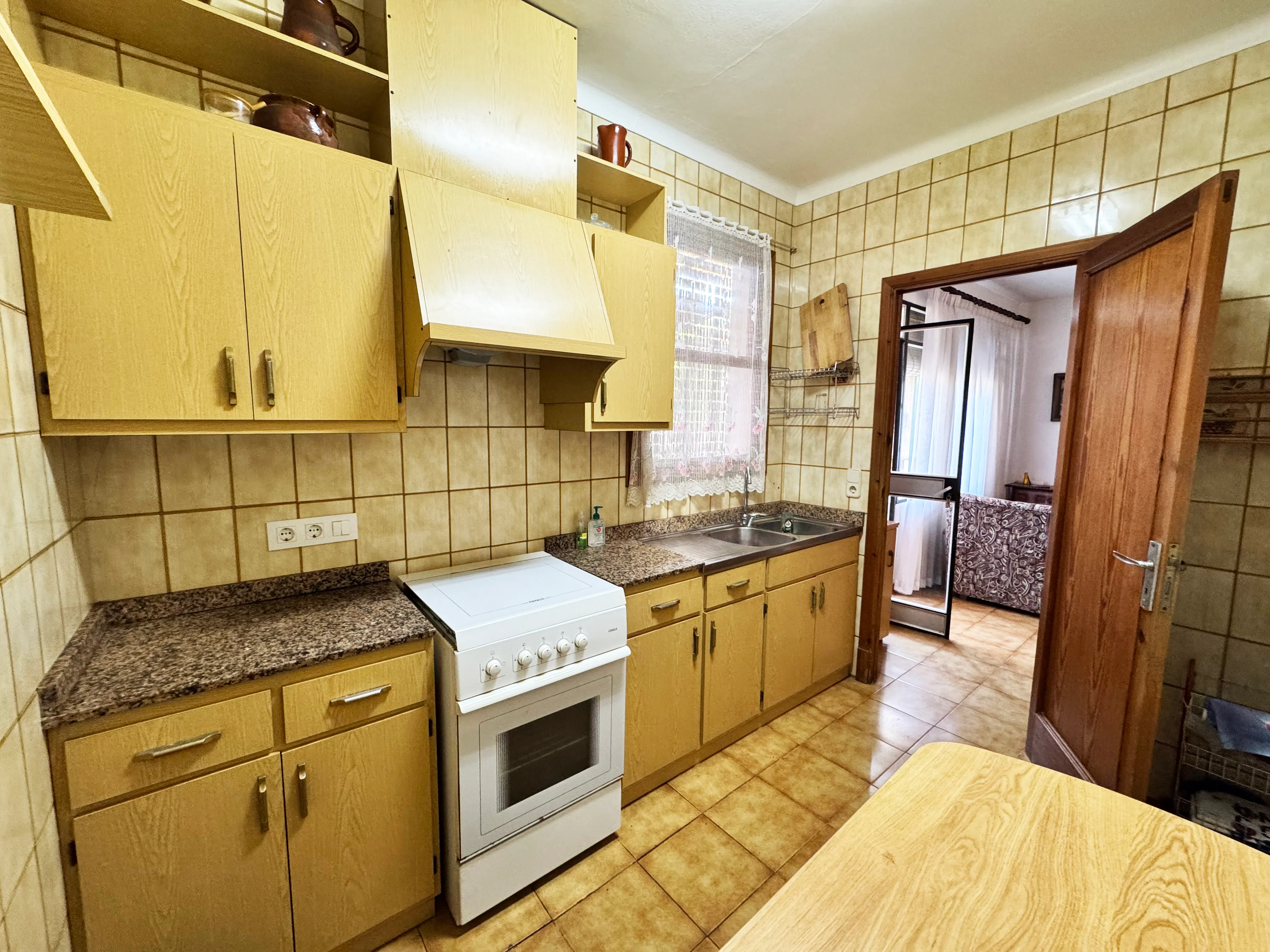 Ground-floor townhouse with expansion potential and beautiful garden-9