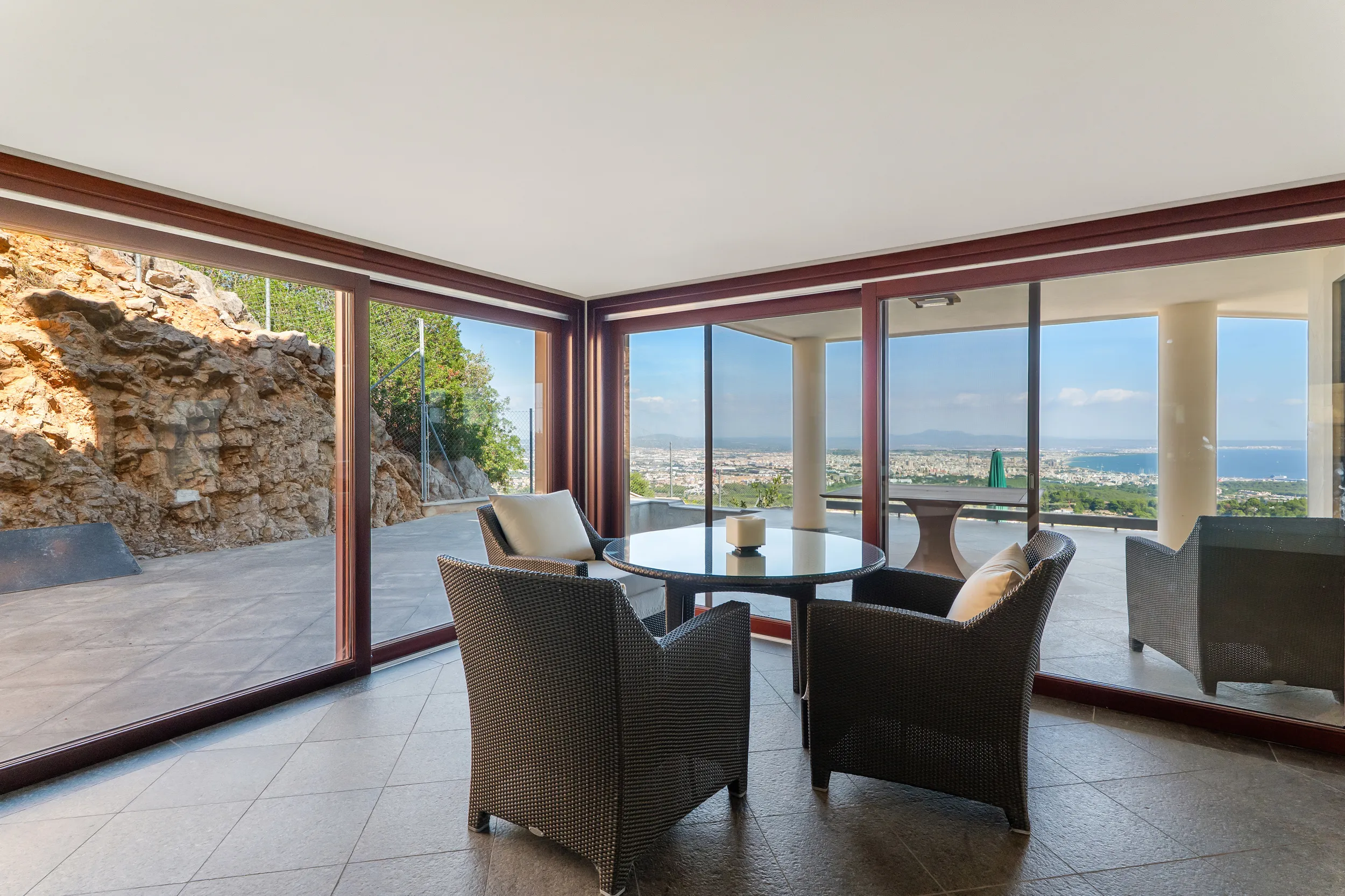 Magnifique villa avec vue imprenable sur la mer-11