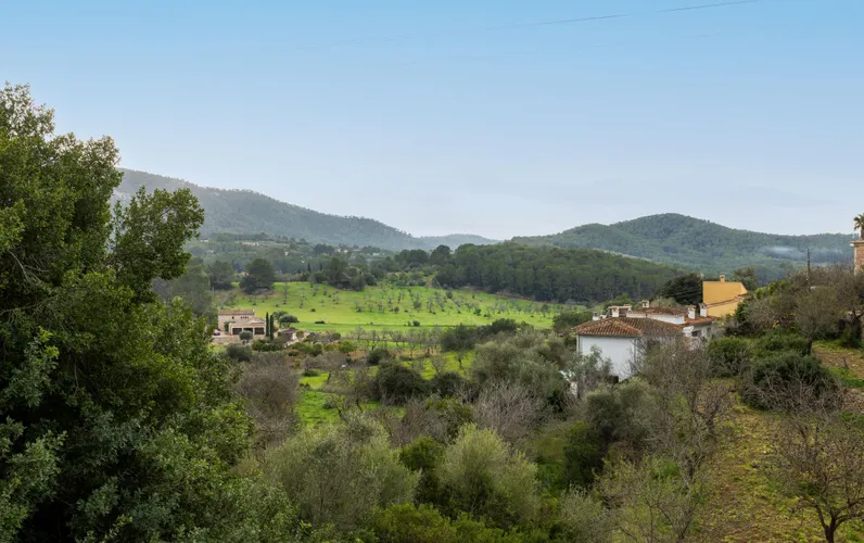 Südlich ausgerichtetes Grundstück mit Aussicht, fußläufig zum Dorf Calvià