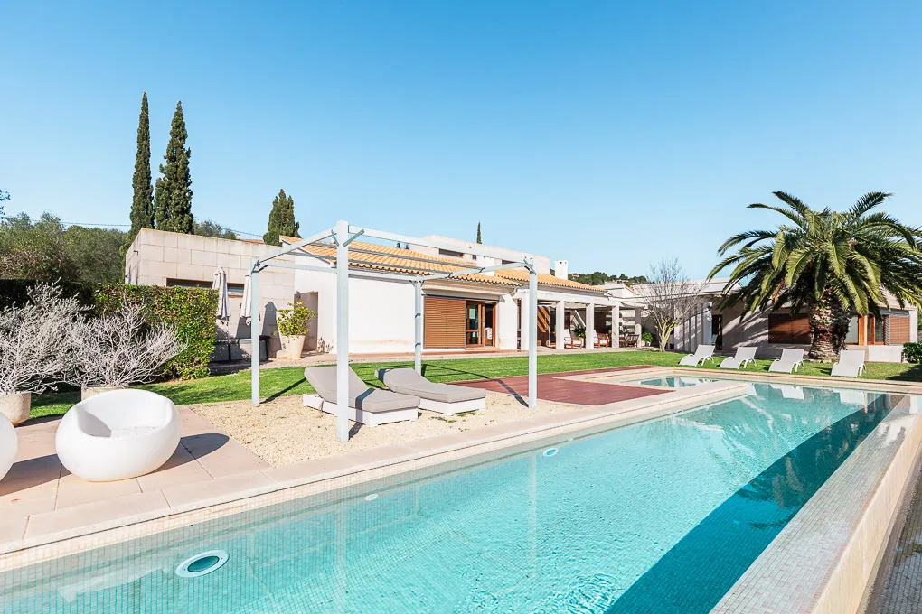 High-quality country house in exclusive location-2